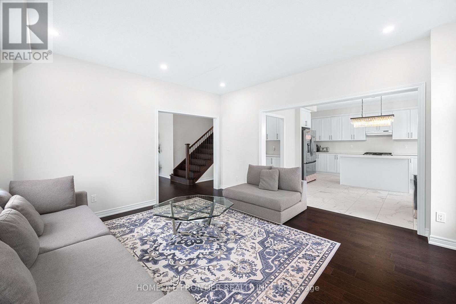 49 Ainsle Hill Crescent, Georgina (Sutton & Jackson's Point), Ontario  L0E 1R0 - Photo 11 - N12892366