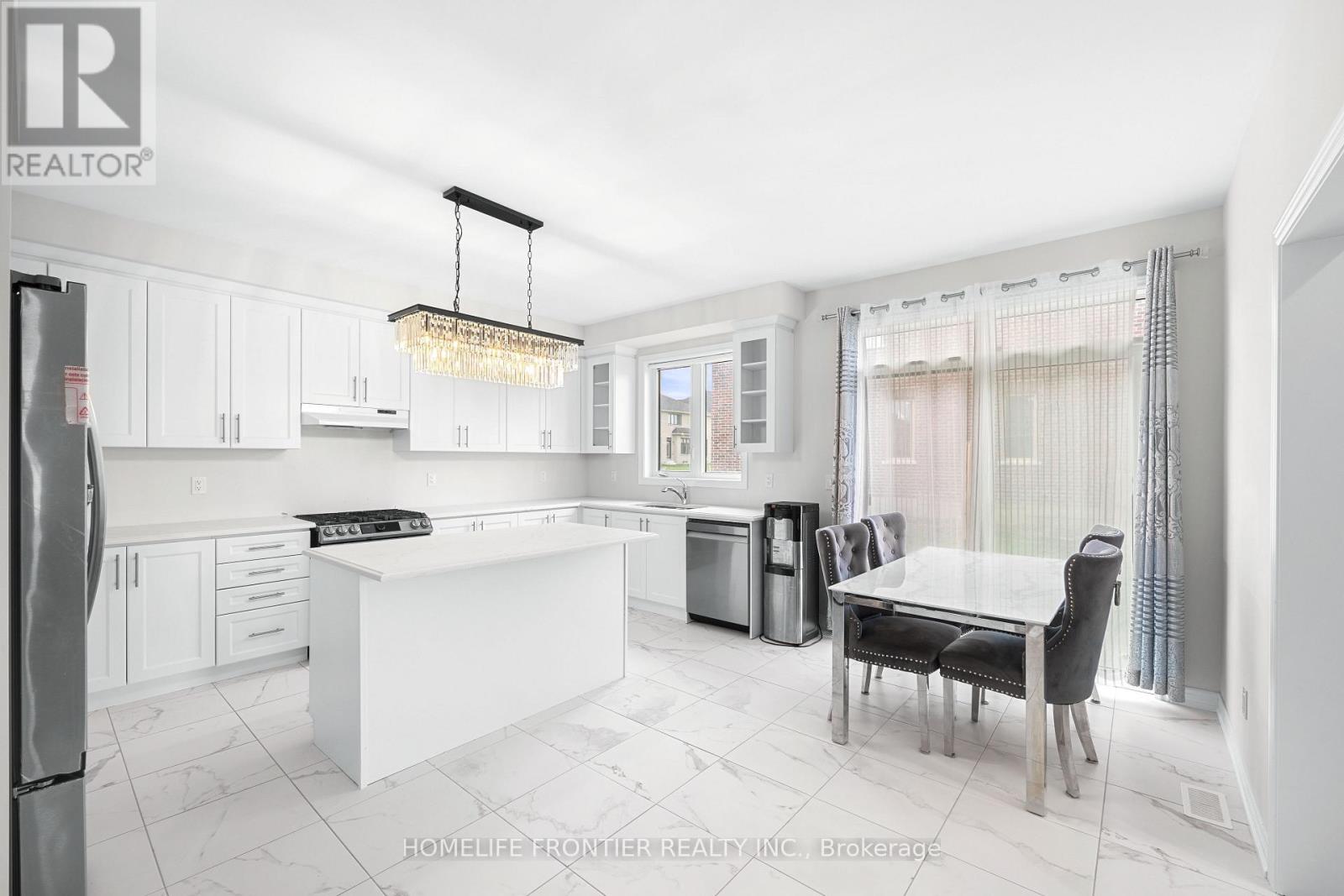 49 Ainsle Hill Crescent, Georgina (Sutton & Jackson's Point), Ontario  L0E 1R0 - Photo 7 - N12892366