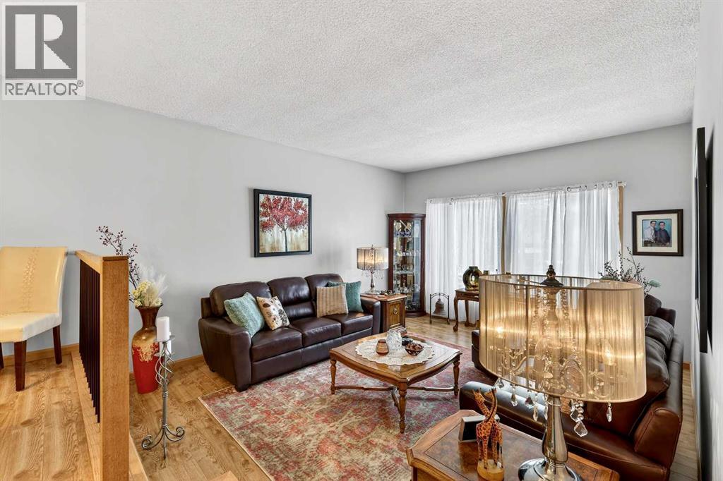 102 Canterbury Place SW, Calgary, Alberta  T2W 1P3 - Photo 4 - A2290306