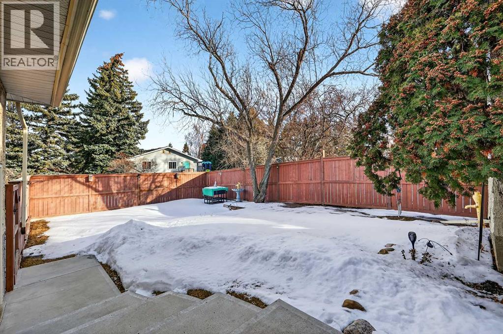102 Canterbury Place SW, Calgary, Alberta  T2W 1P3 - Photo 2 - A2290306