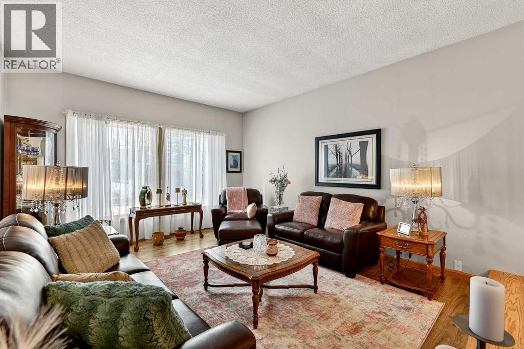 102 Canterbury Place SW, Calgary, Alberta  T2W 1P3 - Photo 5 - A2290306