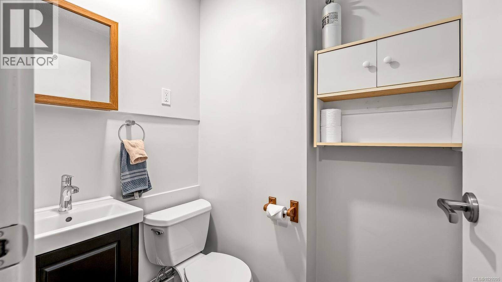 A 2052 1st St, Courtenay, British Columbia  V9N 5N4 - Photo 14 - 1029205