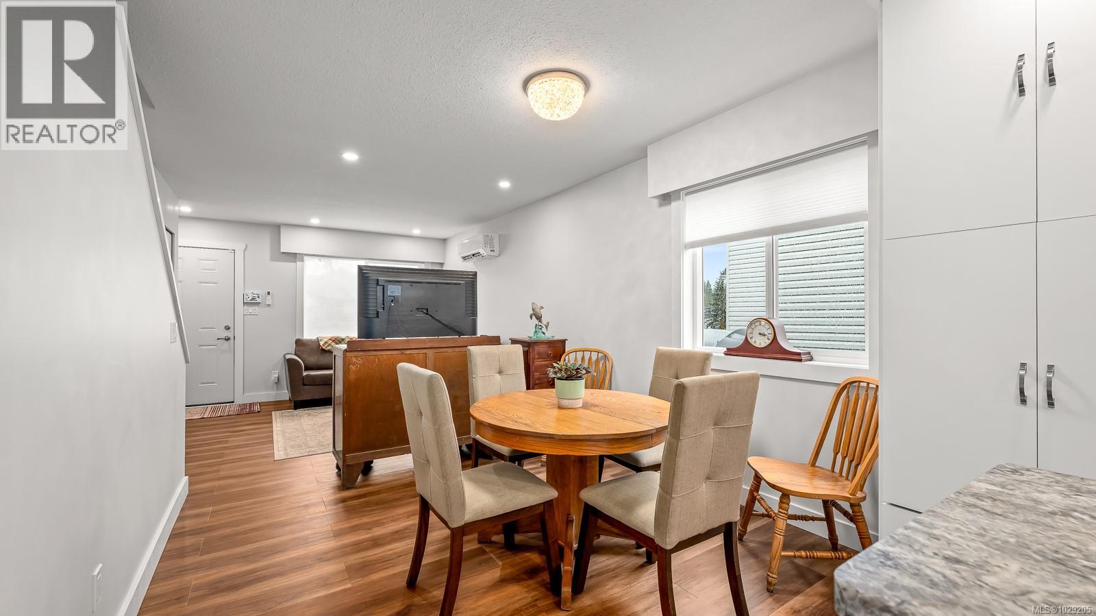 A 2052 1st St, Courtenay, British Columbia  V9N 5N4 - Photo 5 - 1029205