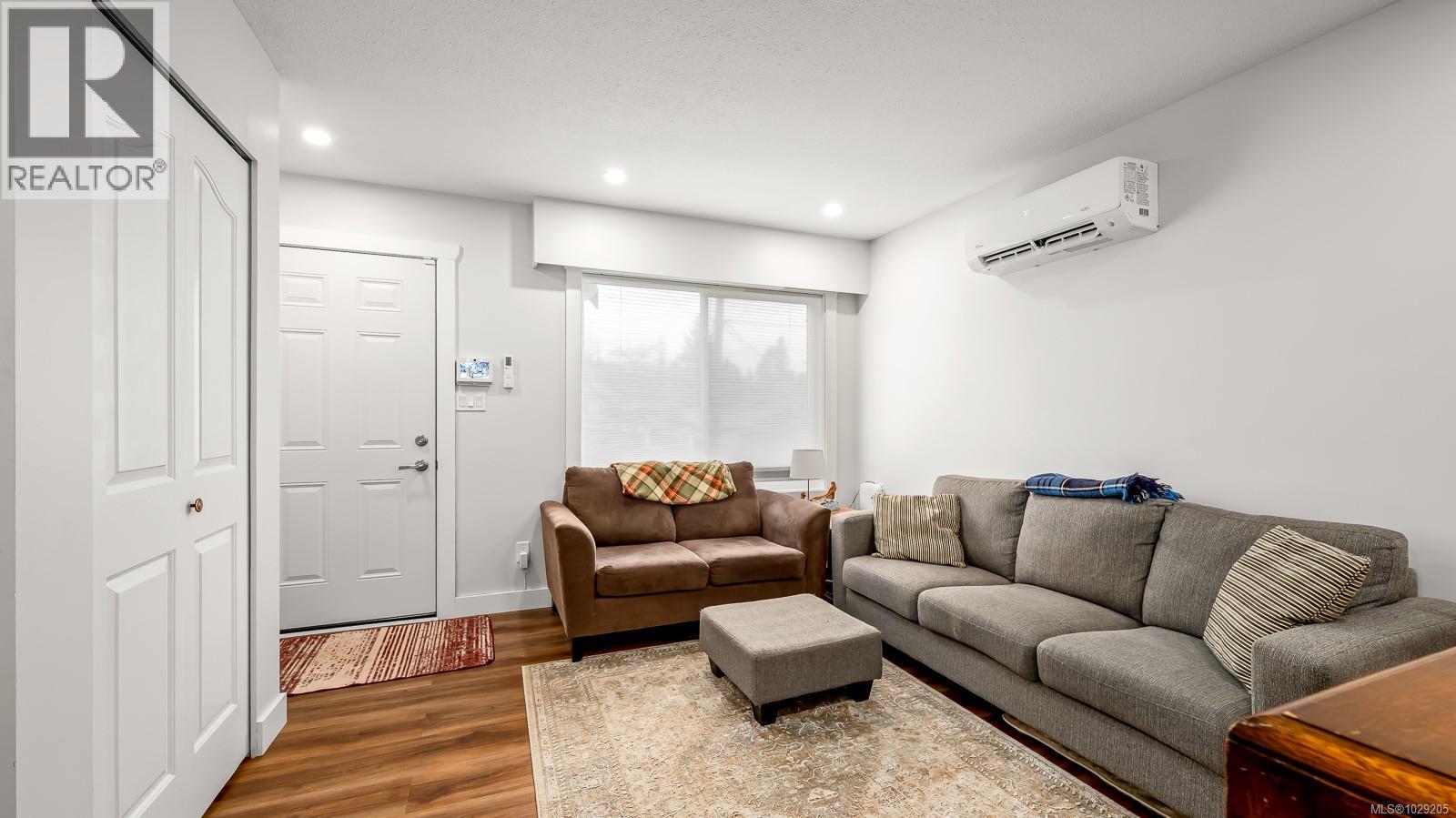 A 2052 1st St, Courtenay, British Columbia  V9N 5N4 - Photo 6 - 1029205