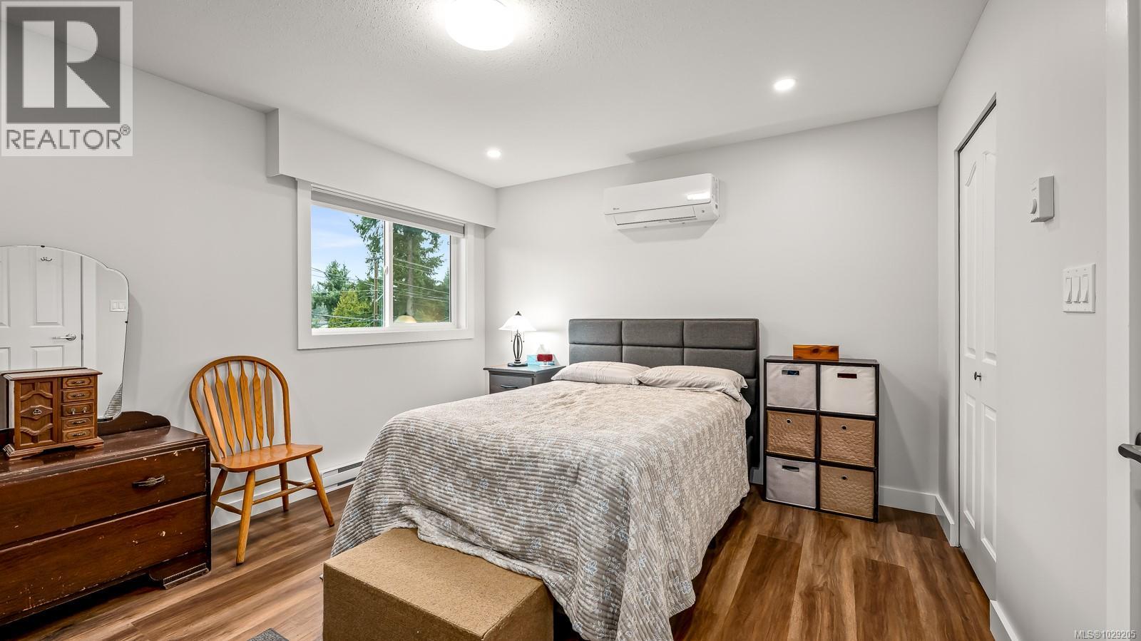 A 2052 1st St, Courtenay, British Columbia  V9N 5N4 - Photo 8 - 1029205