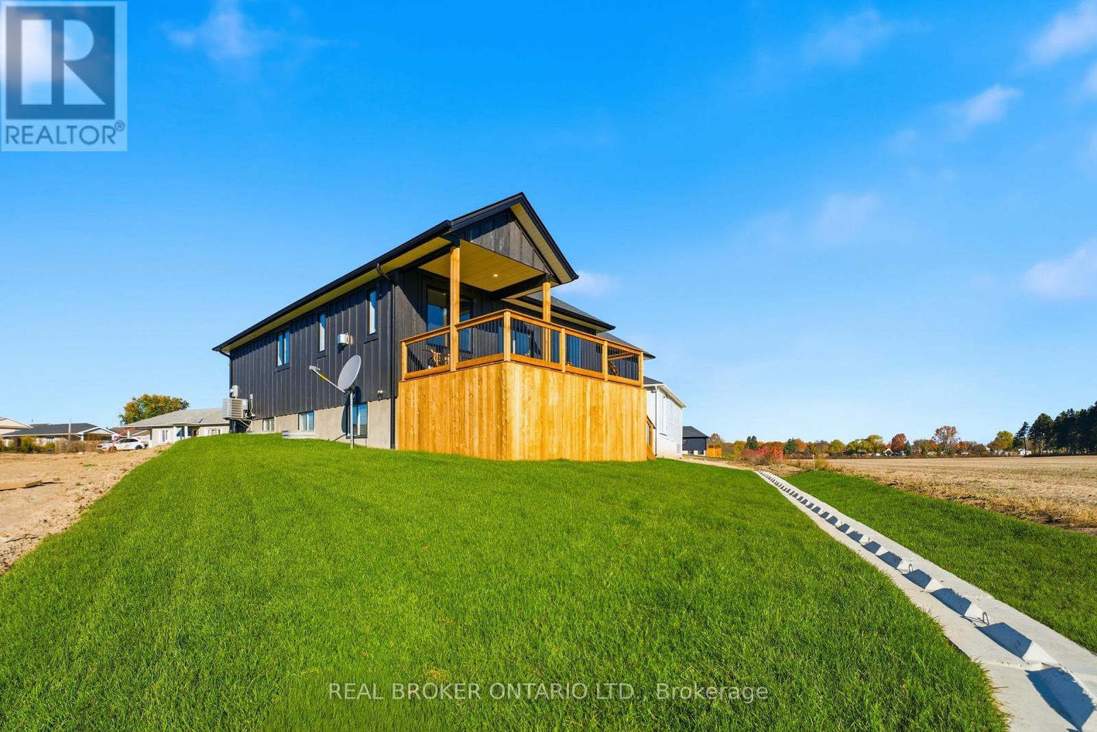 Photo 28 of 31 for 48 Rebecca Drive