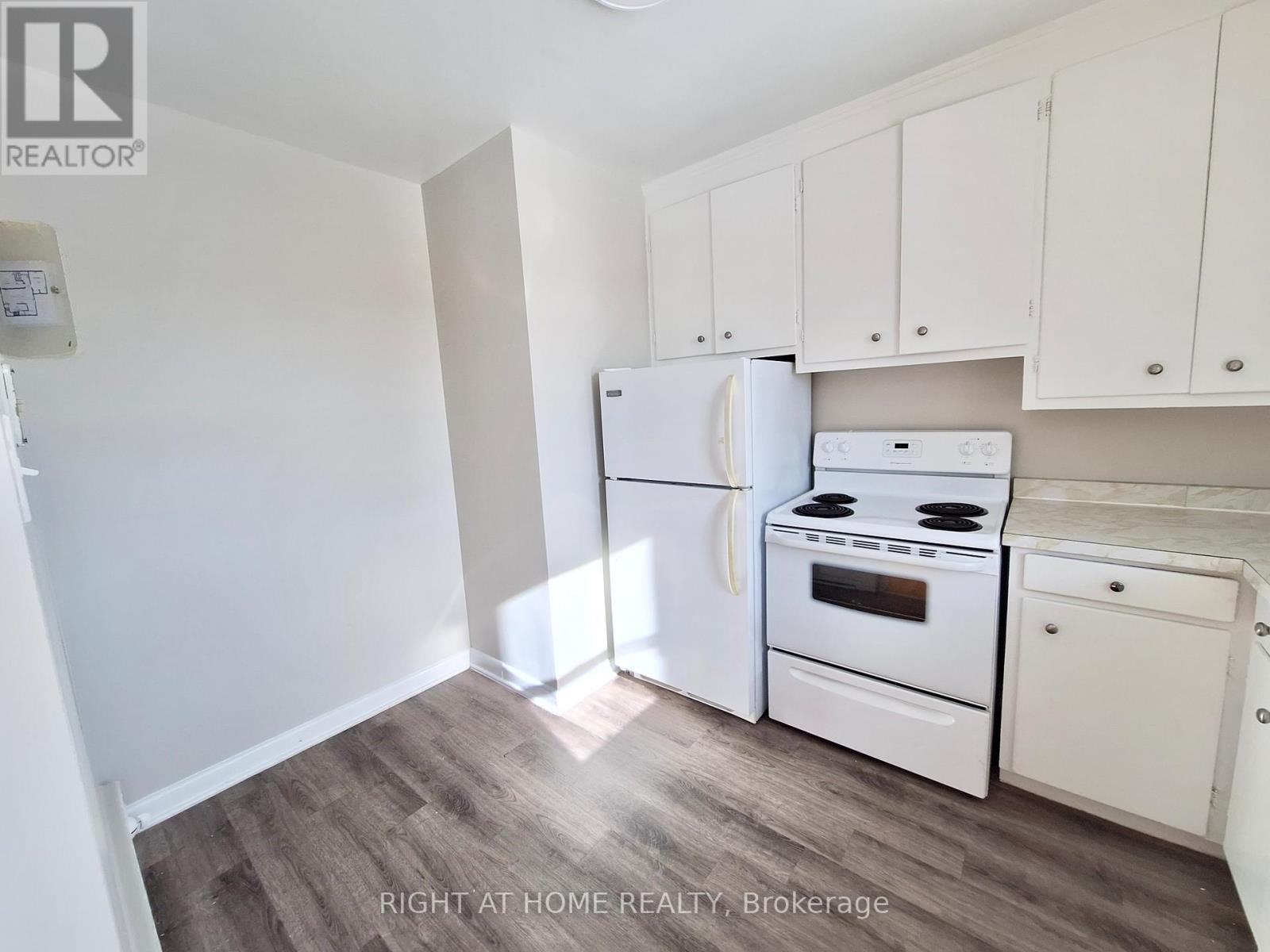 201 - 1 Osler Court, Hamilton, Ontario  L9H 4L2 - Photo 6 - X12895040