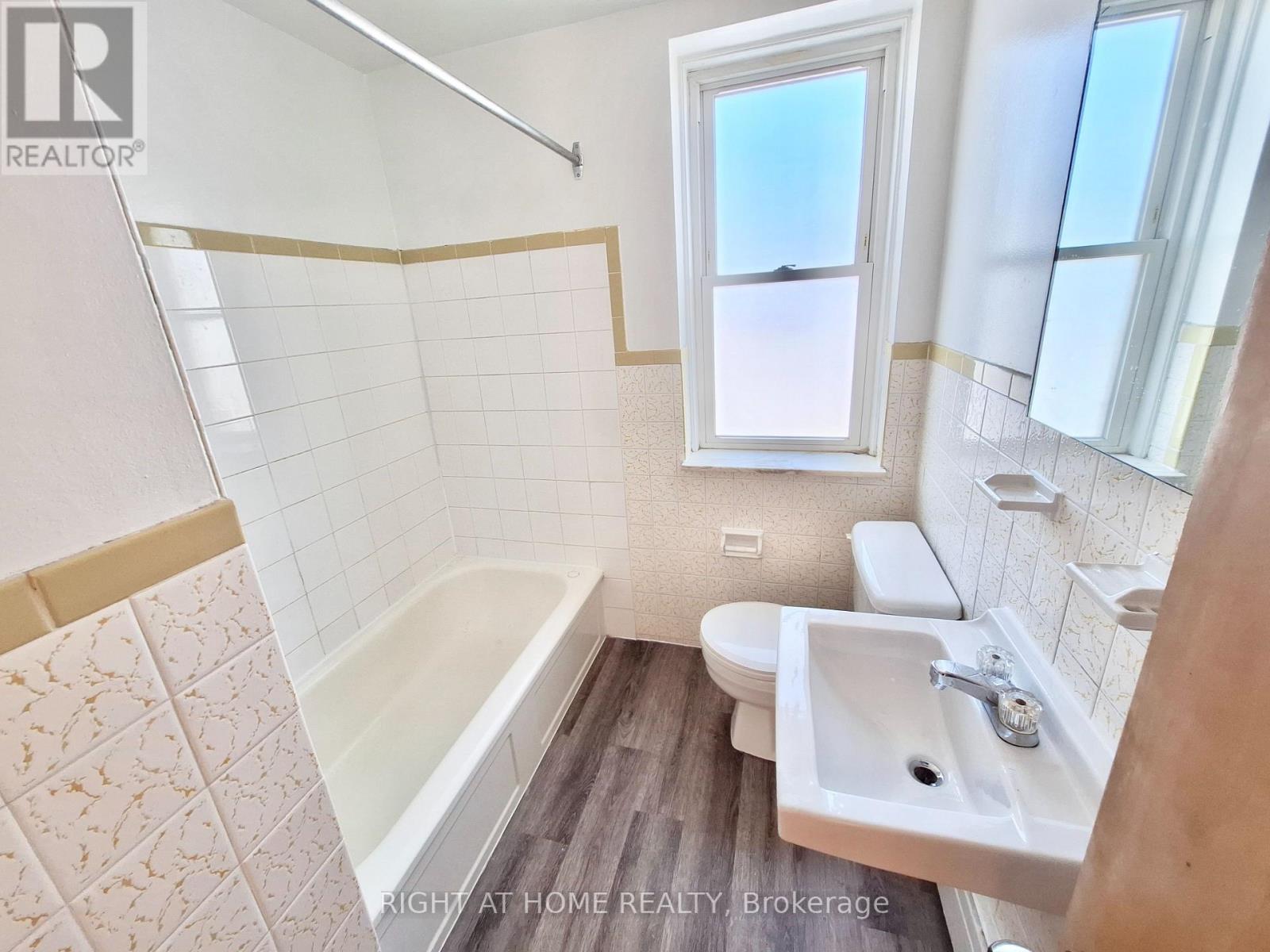 201 - 1 Osler Court, Hamilton, Ontario  L9H 4L2 - Photo 7 - X12895040