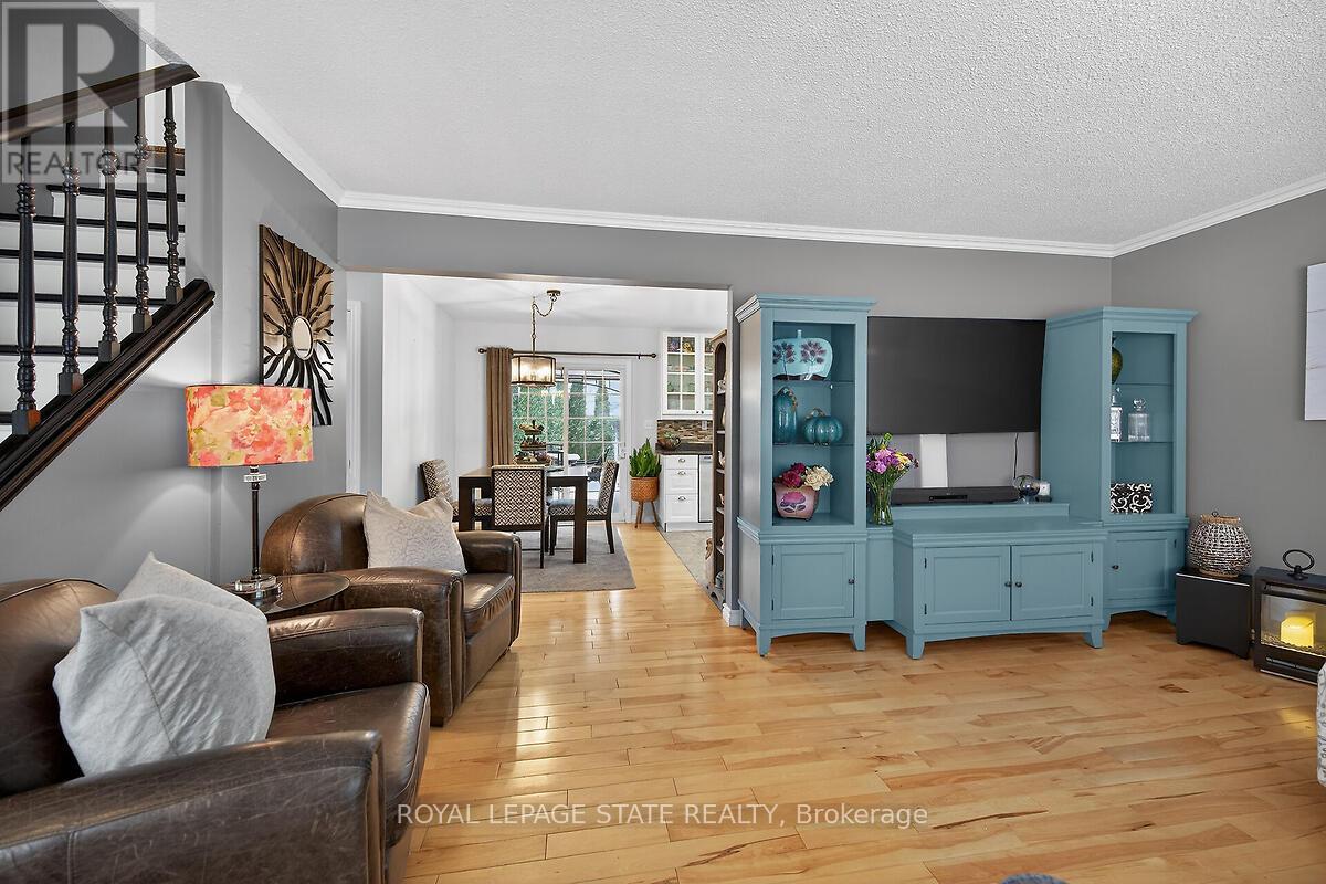 33 Abraham Drive, St. Catharines, Ontario  L2M 6K7 - Photo 3 - X12895092