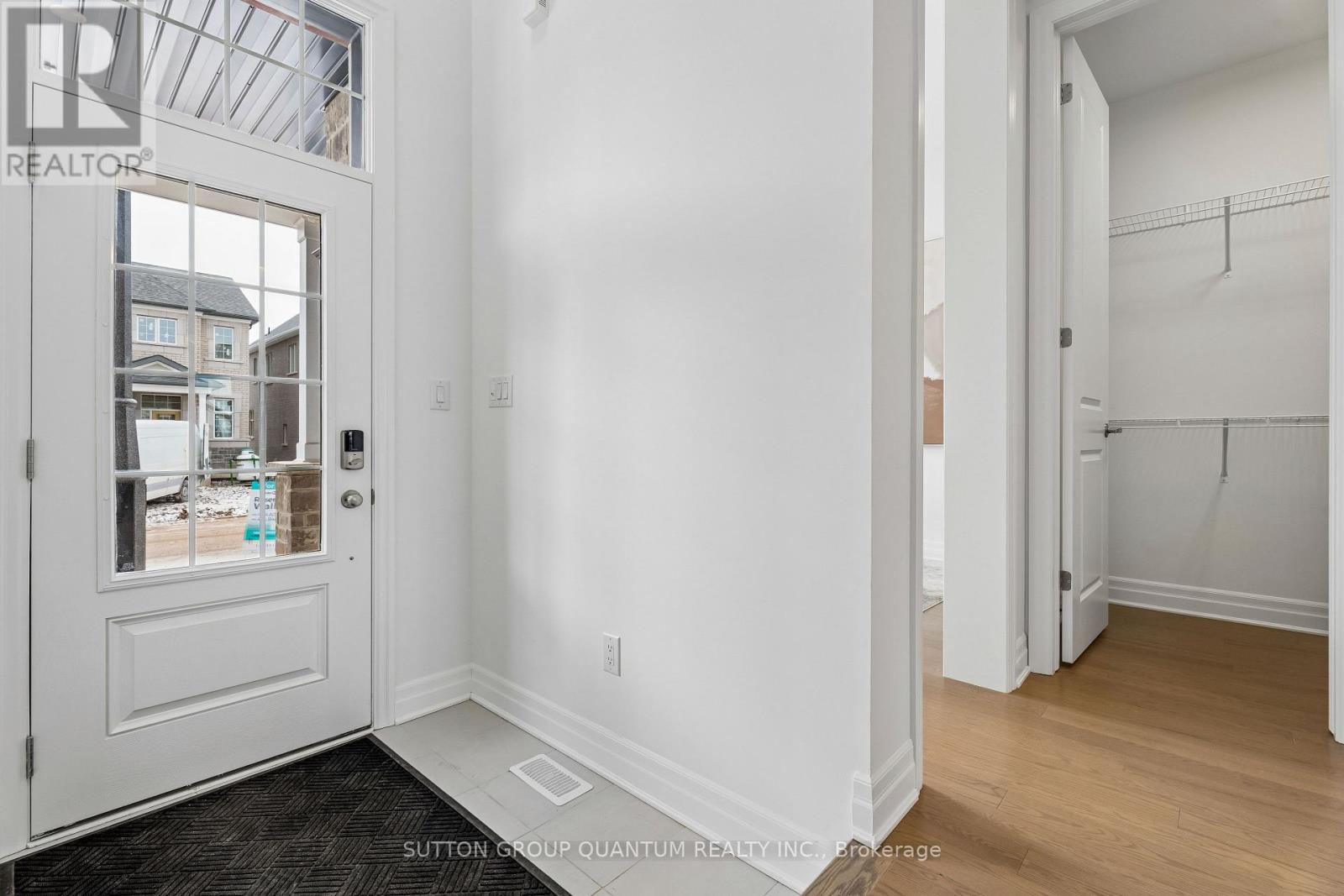 1219 Black Bear Trail, Oakville, Ontario  L6H 8B1 - Photo 6 - W12810210