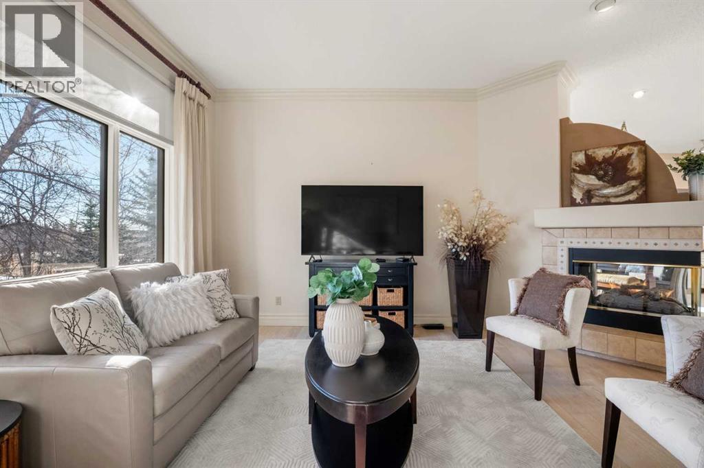 60 Woodpark Close Sw, Calgary, Alberta  T2W 6G9 - Photo 6 - A2286750