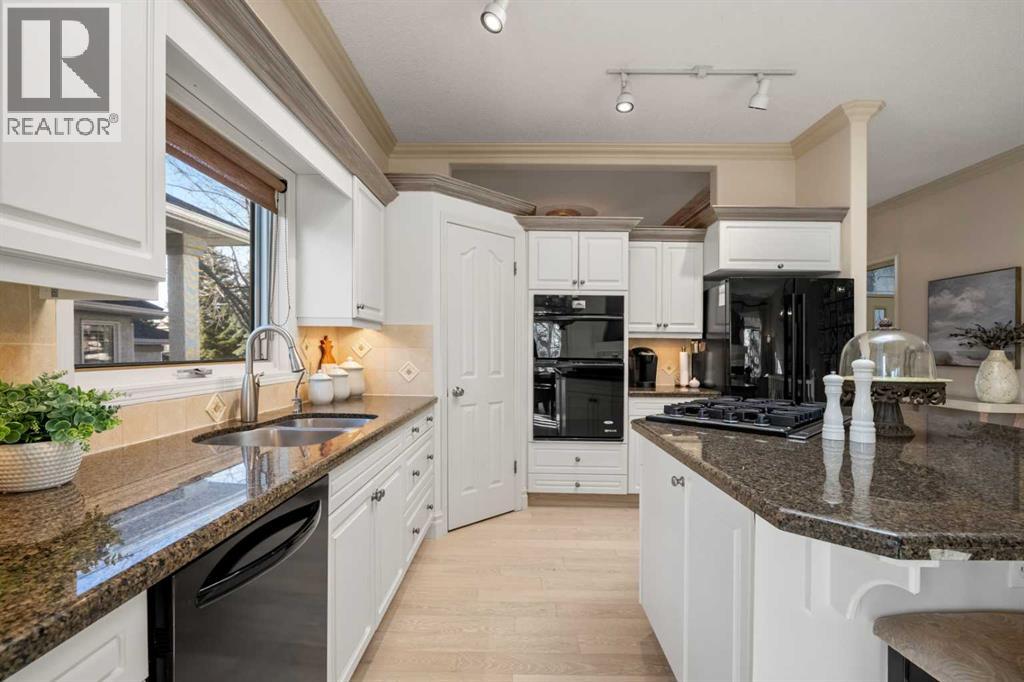 60 Woodpark Close Sw, Calgary, Alberta  T2W 6G9 - Photo 9 - A2286750