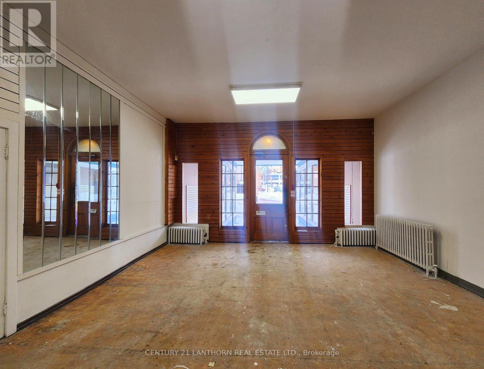 Unit #1 - 302 Front Street, Belleville, Ontario  K8N 2Z8 - Photo 2 - X12895300