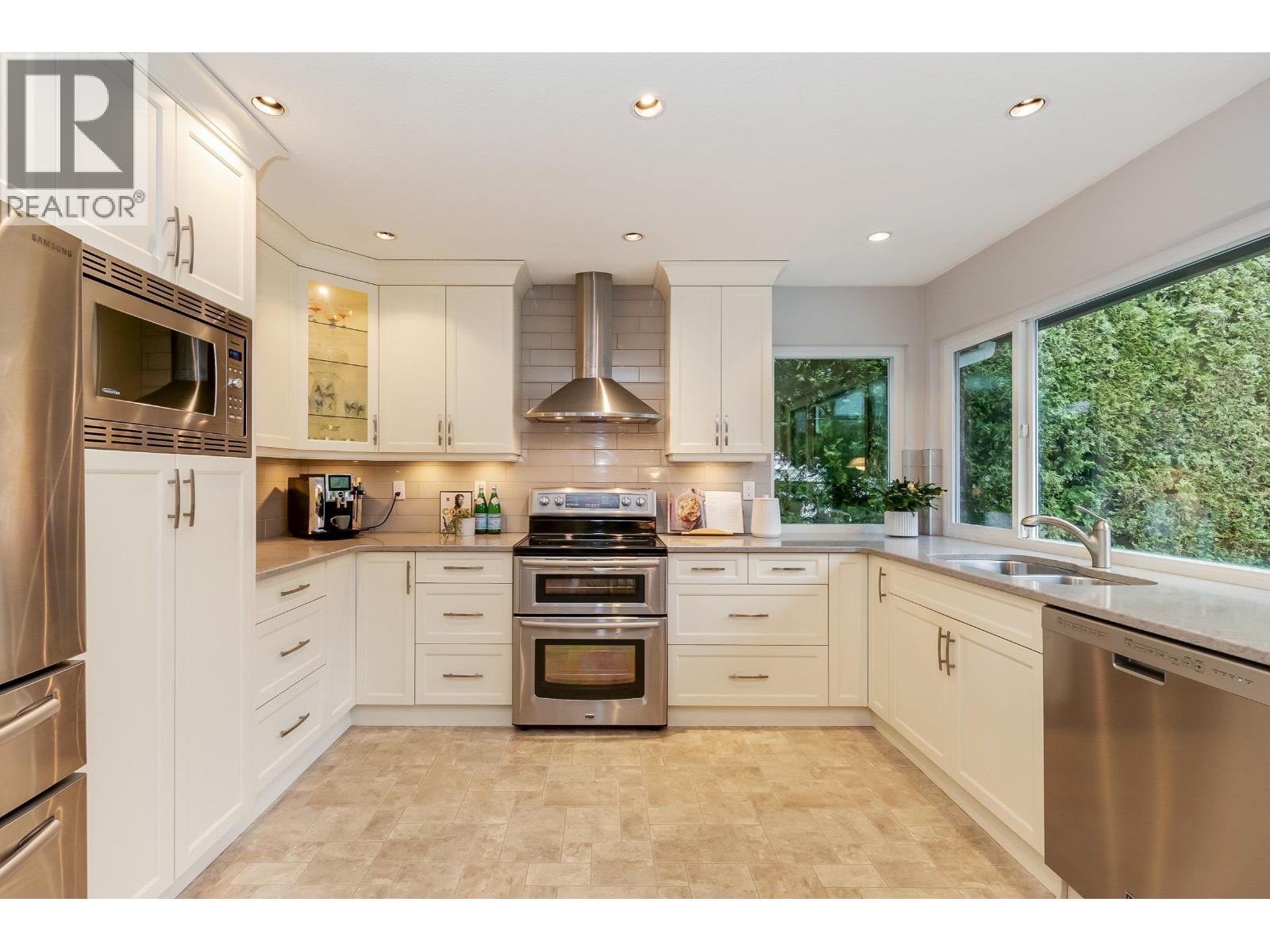 2419 Shawna Way, Coquitlam, British Columbia  V3K 3A3 - Photo 11 - R3100849