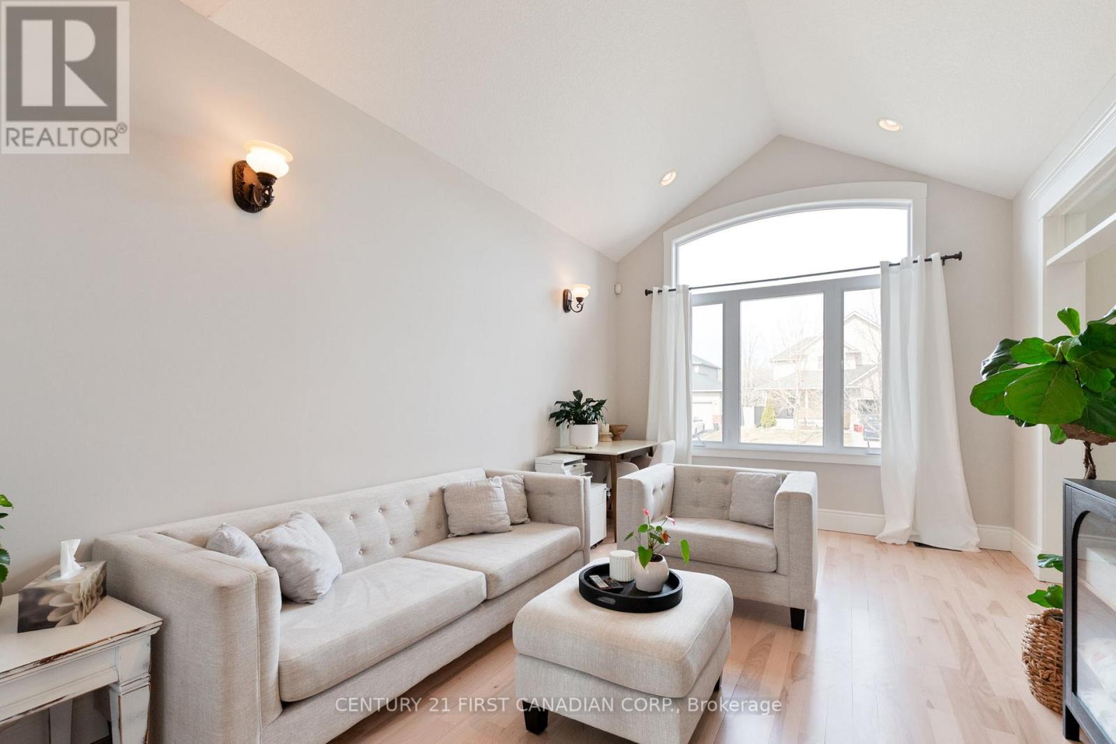 27 Wood Lily Lane, Middlesex Centre, Ontario  N0M 2A0 - Photo 9 - X12895162