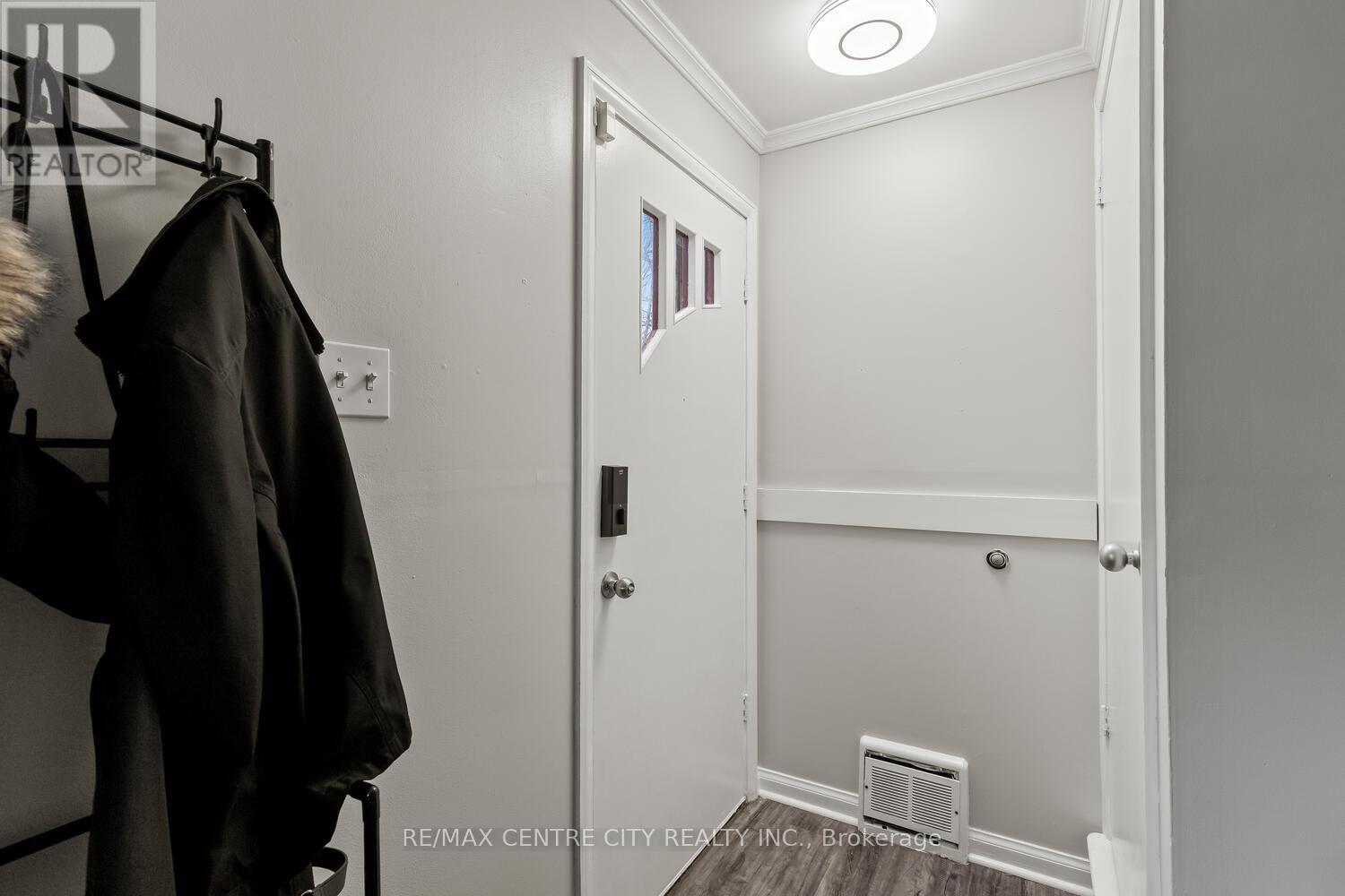 51 Smith Street, London East, Ontario  N5Z 2C6 - Photo 5 - X12895340