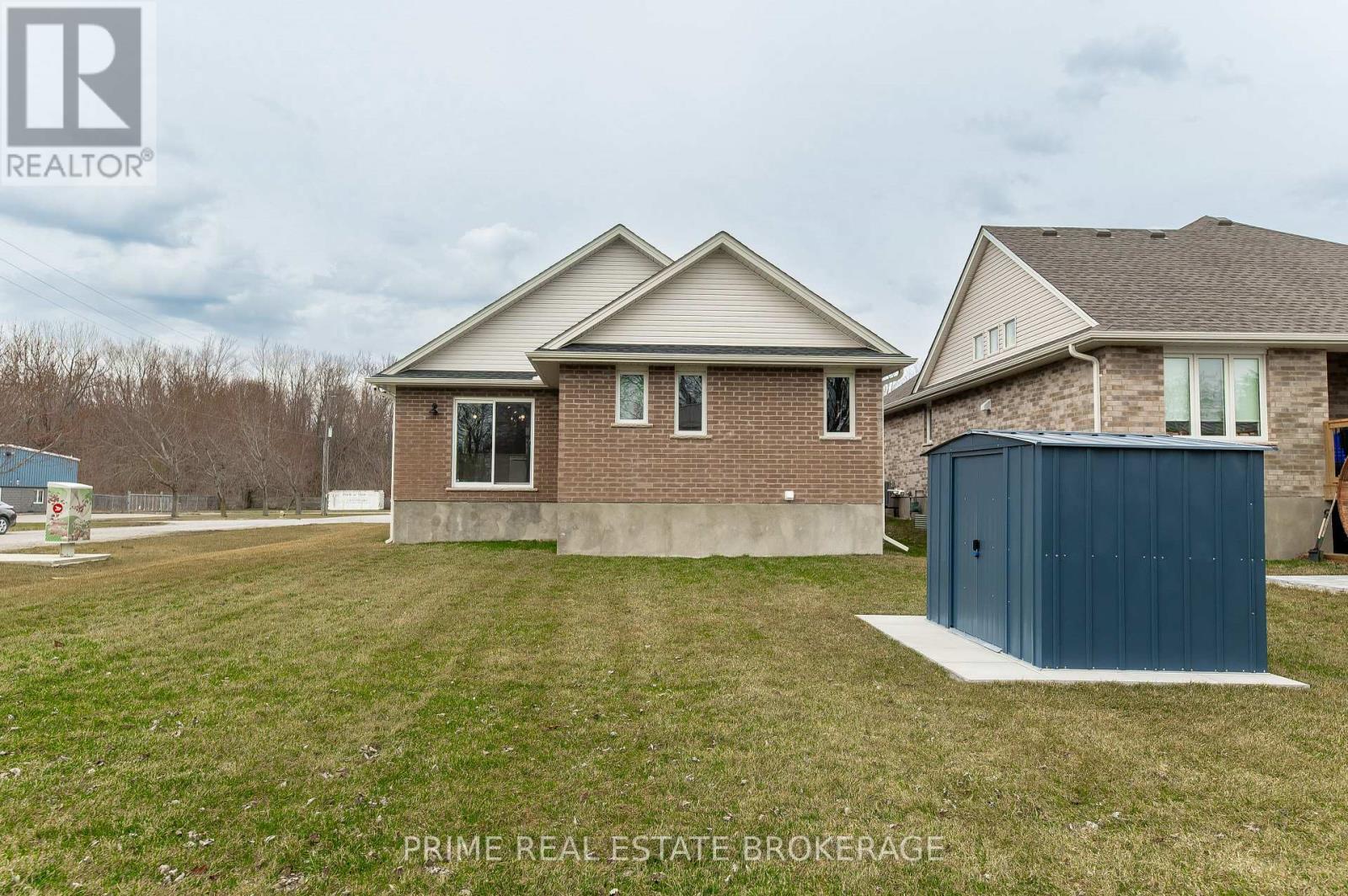 2 Macleod Court, West Elgin, Ontario  N0L 2P0 - Photo 32 - X12895390