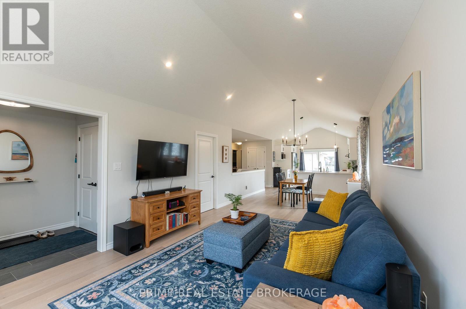 2 Macleod Court, West Elgin, Ontario  N0L 2P0 - Photo 5 - X12895390