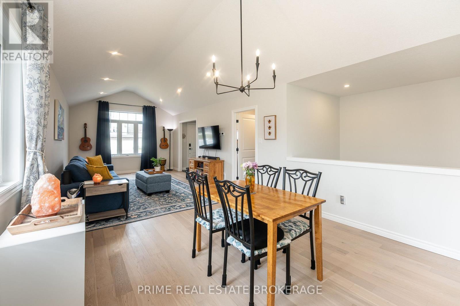 2 Macleod Court, West Elgin, Ontario  N0L 2P0 - Photo 9 - X12895390