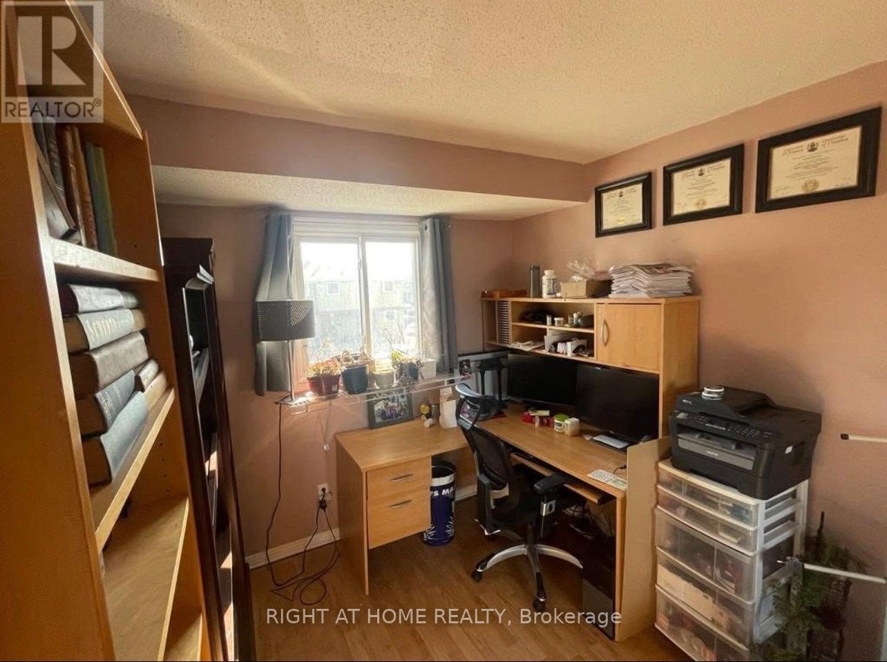 4338 Meadowvale Lane, Ottawa, Ontario  K1B 5A2 - Photo 13 - X12895238