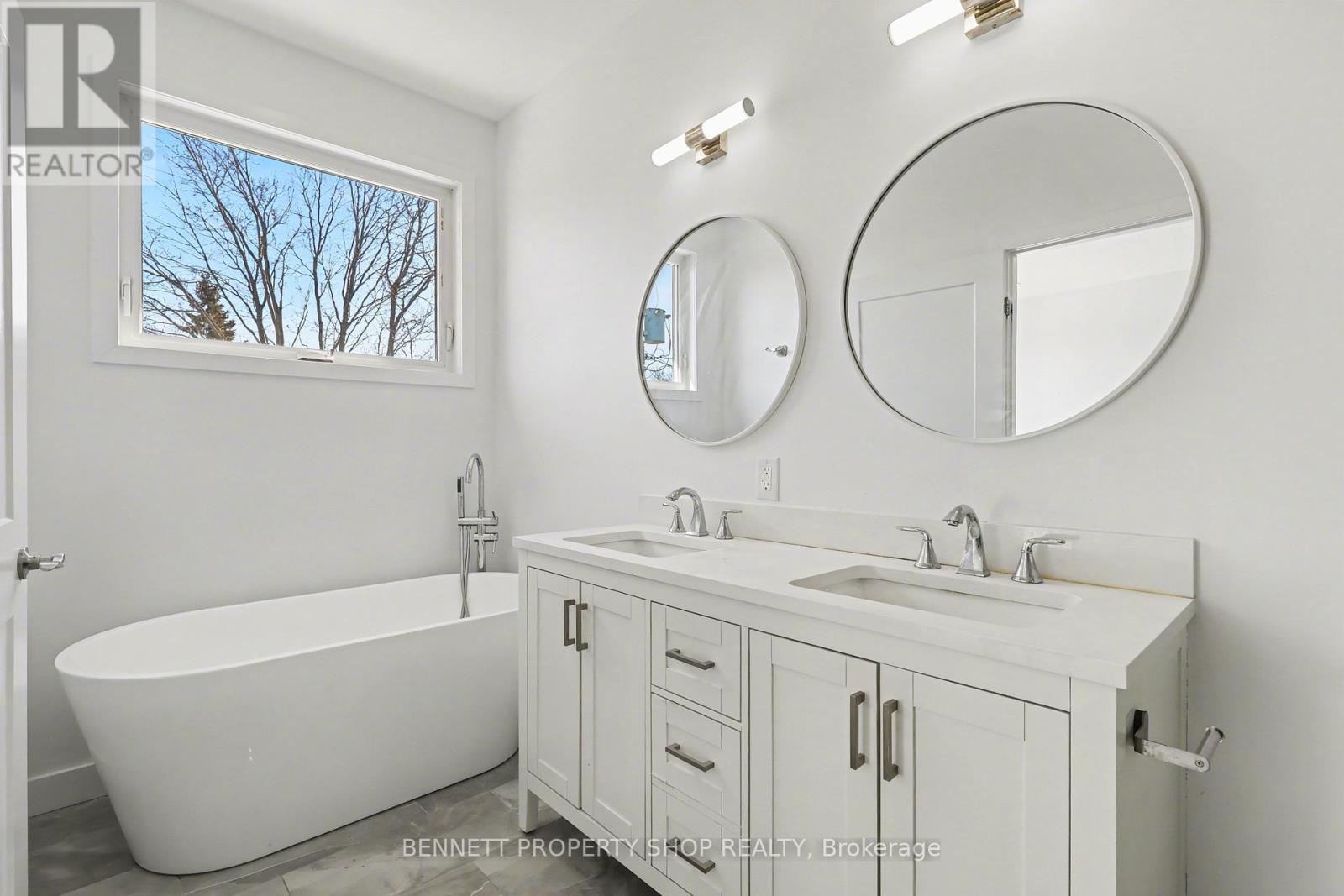 137 Duford Street, Ottawa, Ontario  K1L 6Z5 - Photo 6 - X12895410