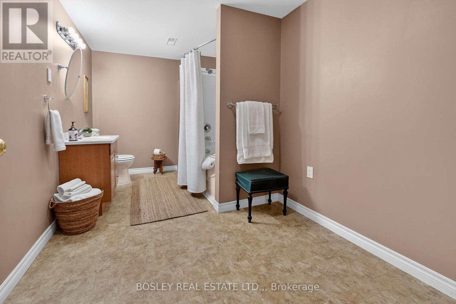 910 Holloway Bay Road, Fort Erie (Mulgrave), Ontario  L0S 1N0 - Photo 23 - X12895178