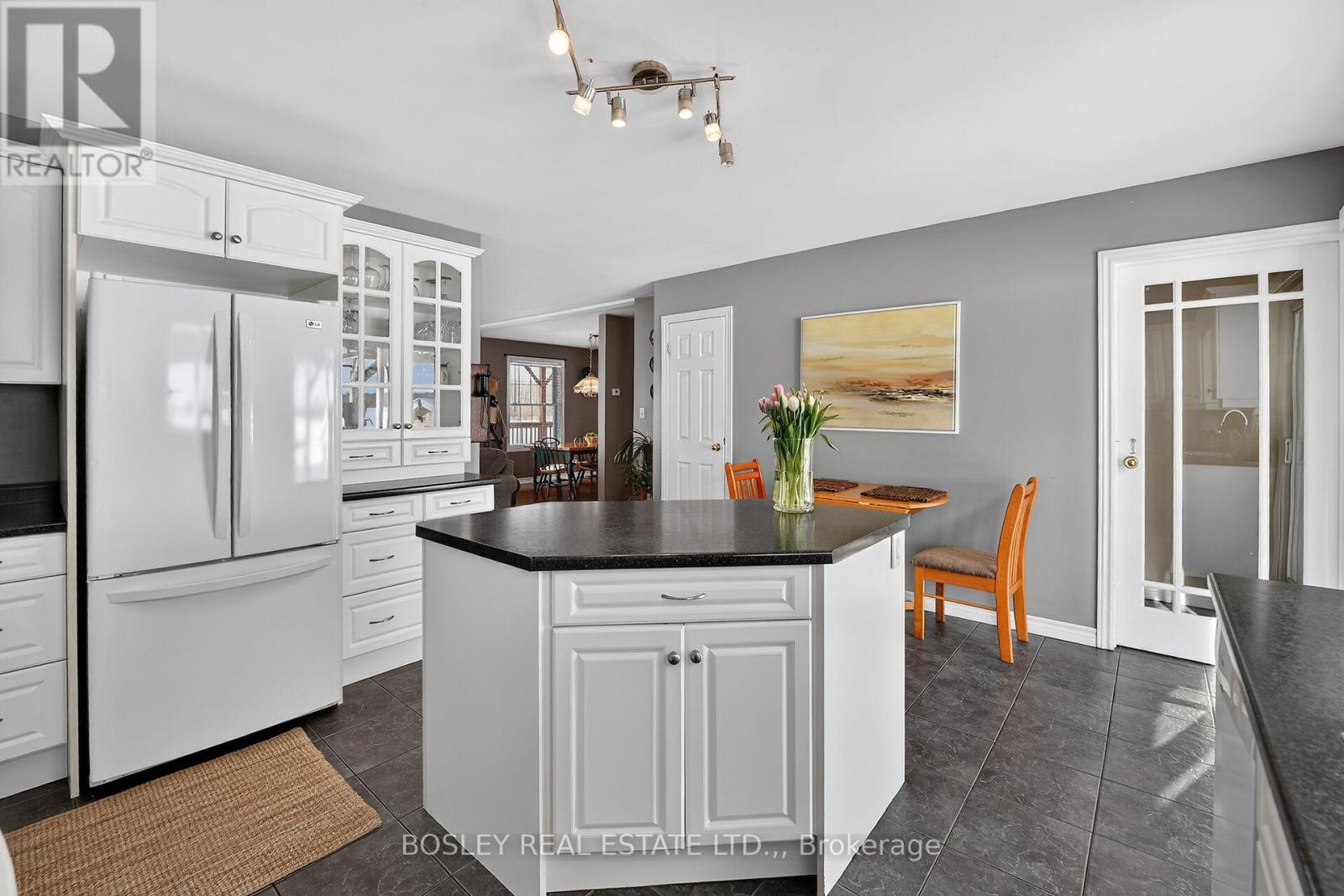 910 Holloway Bay Road, Fort Erie (Mulgrave), Ontario  L0S 1N0 - Photo 6 - X12895178