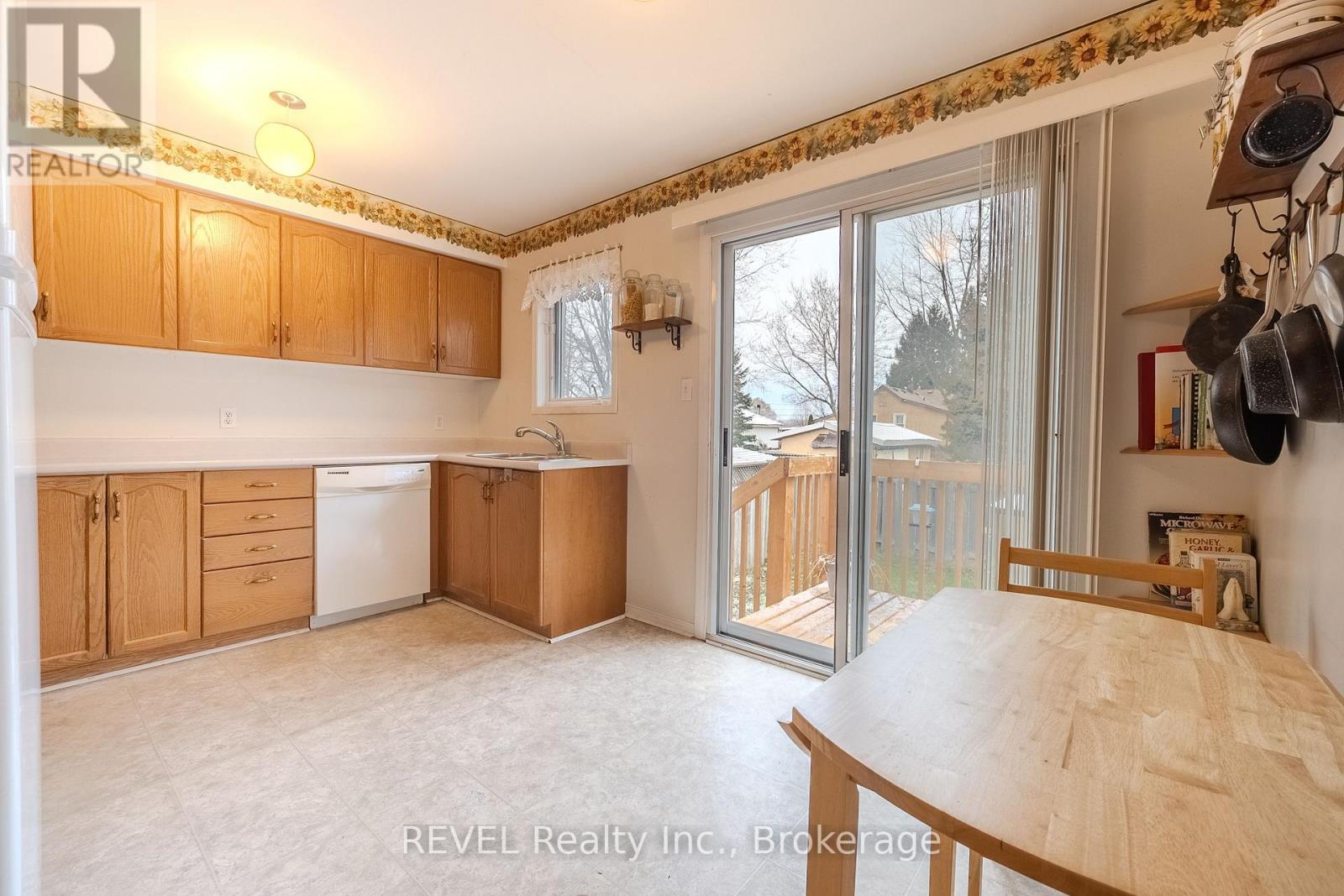 86 Madison Court W, Welland (N. Welland), Ontario  L3C 7G1 - Photo 12 - X12895298