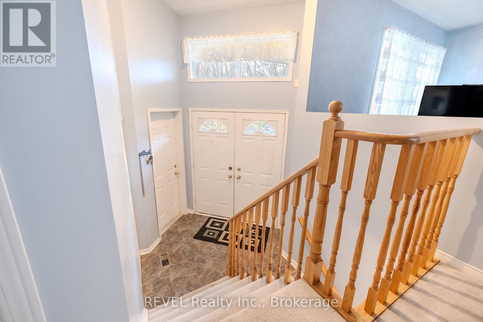 86 Madison Court W, Welland (N. Welland), Ontario  L3C 7G1 - Photo 3 - X12895298