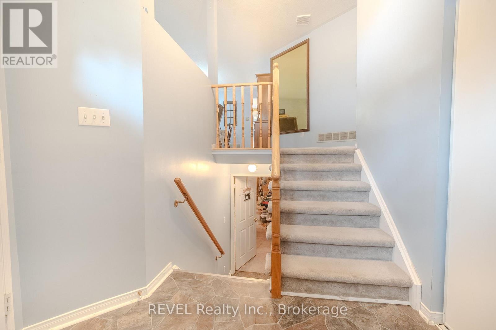 86 Madison Court W, Welland (N. Welland), Ontario  L3C 7G1 - Photo 4 - X12895298