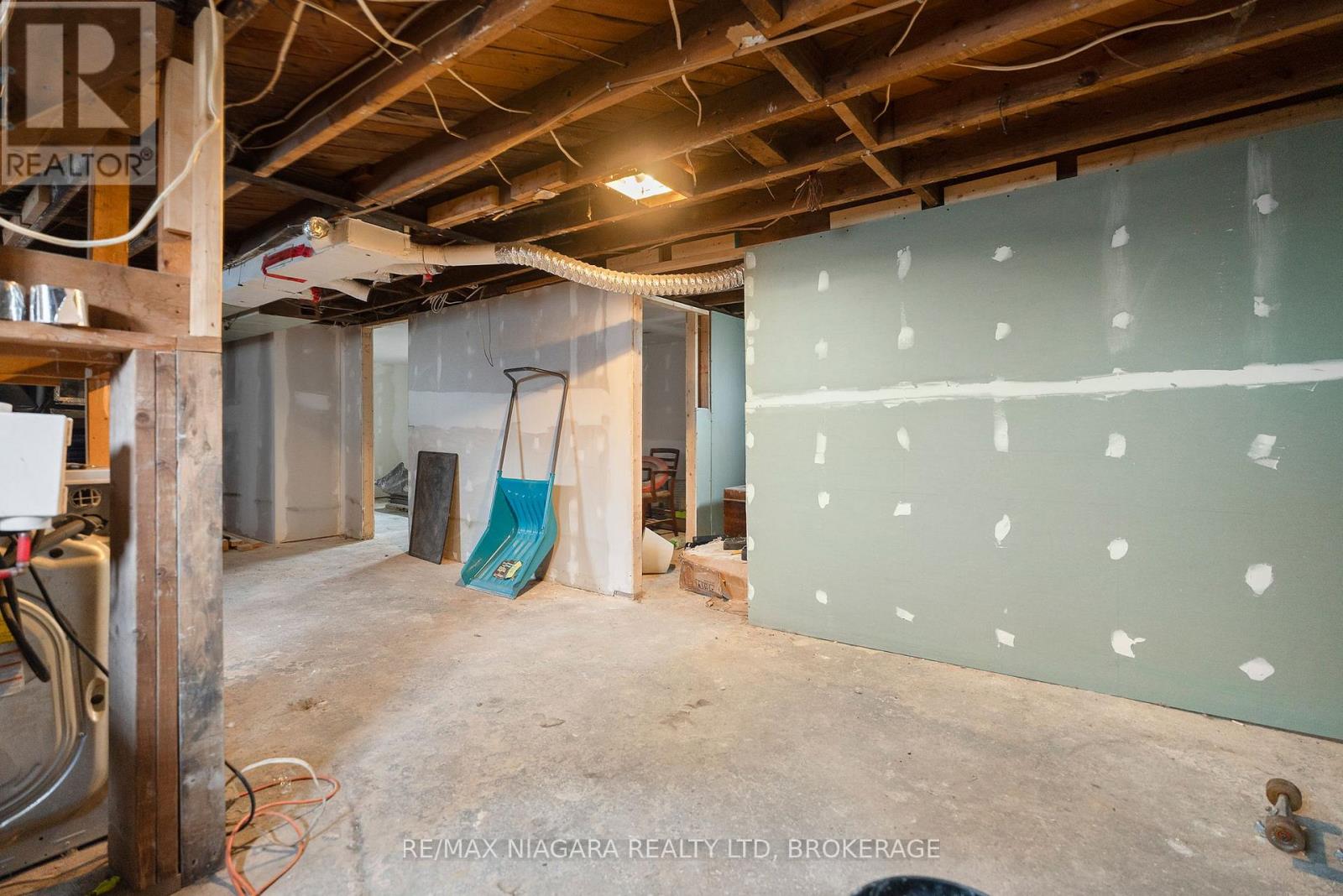 71 Johnston Street, Port Colborne, Ontario  L3K 1G8 - Photo 16 - X12895310