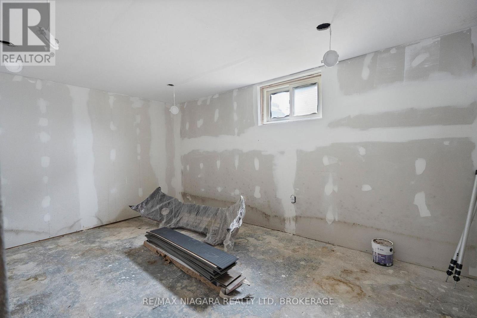 71 Johnston Street, Port Colborne, Ontario  L3K 1G8 - Photo 17 - X12895310