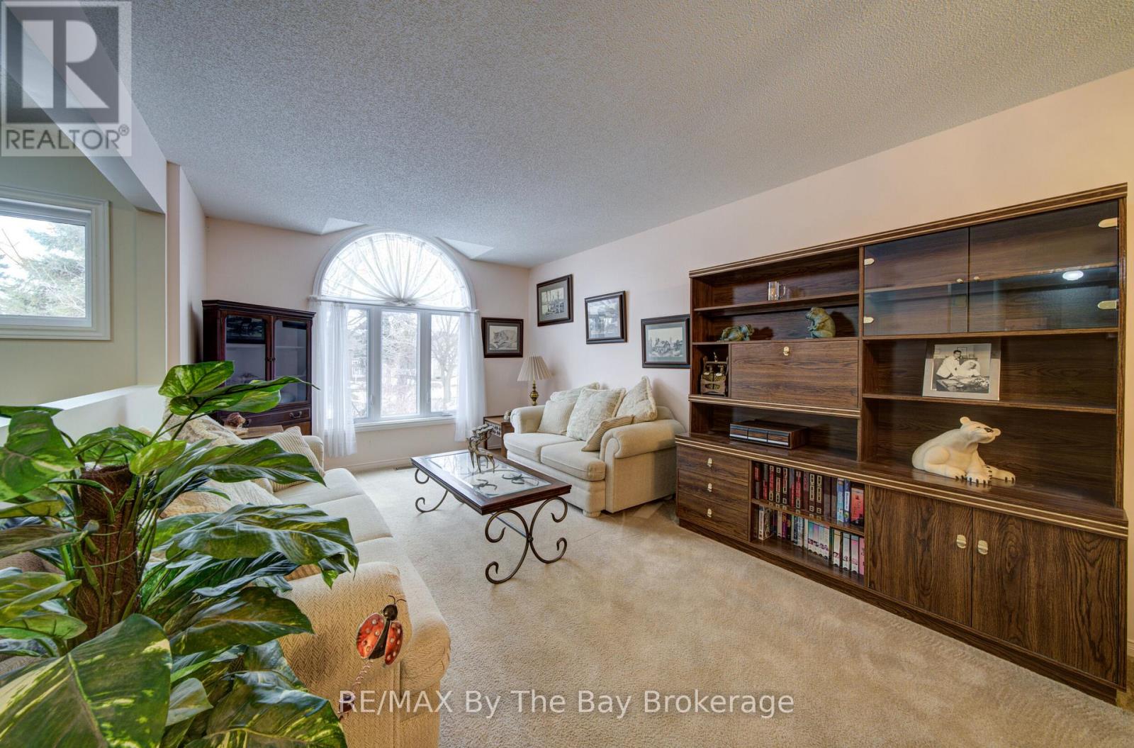 26 Brouwer Crescent, Wasaga Beach, Ontario  L9Z 1L8 - Photo 5 - S12895220