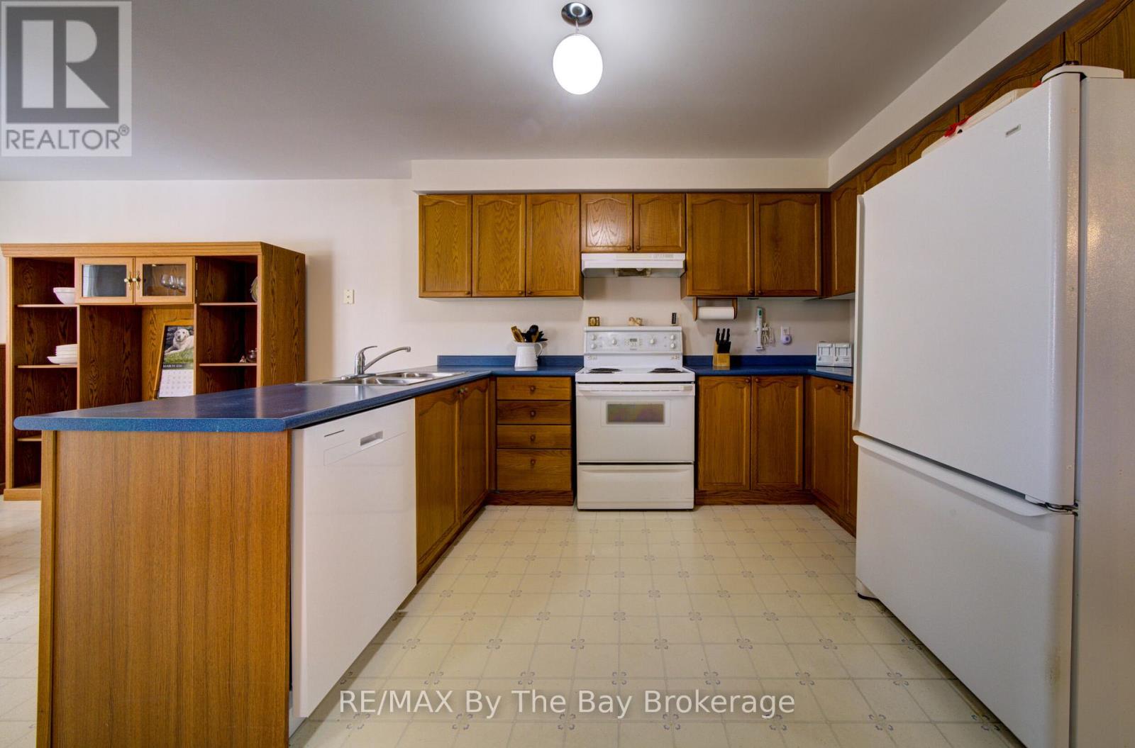 26 Brouwer Crescent, Wasaga Beach, Ontario  L9Z 1L8 - Photo 8 - S12895220