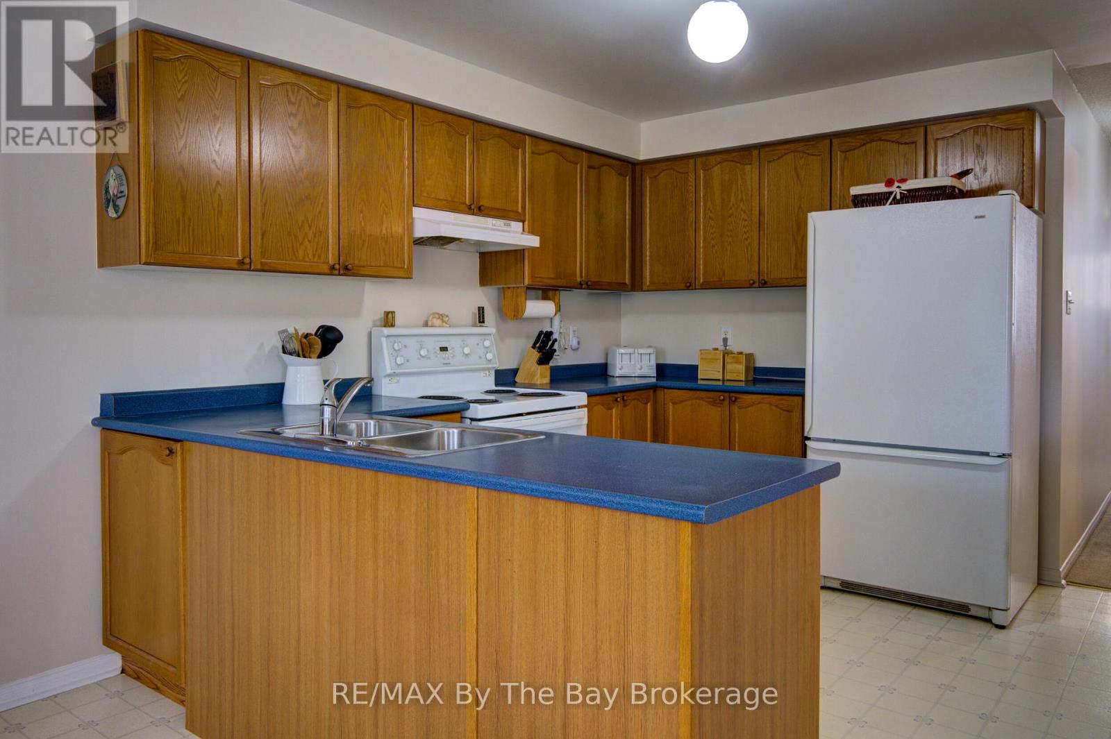 26 Brouwer Crescent, Wasaga Beach, Ontario  L9Z 1L8 - Photo 9 - S12895220