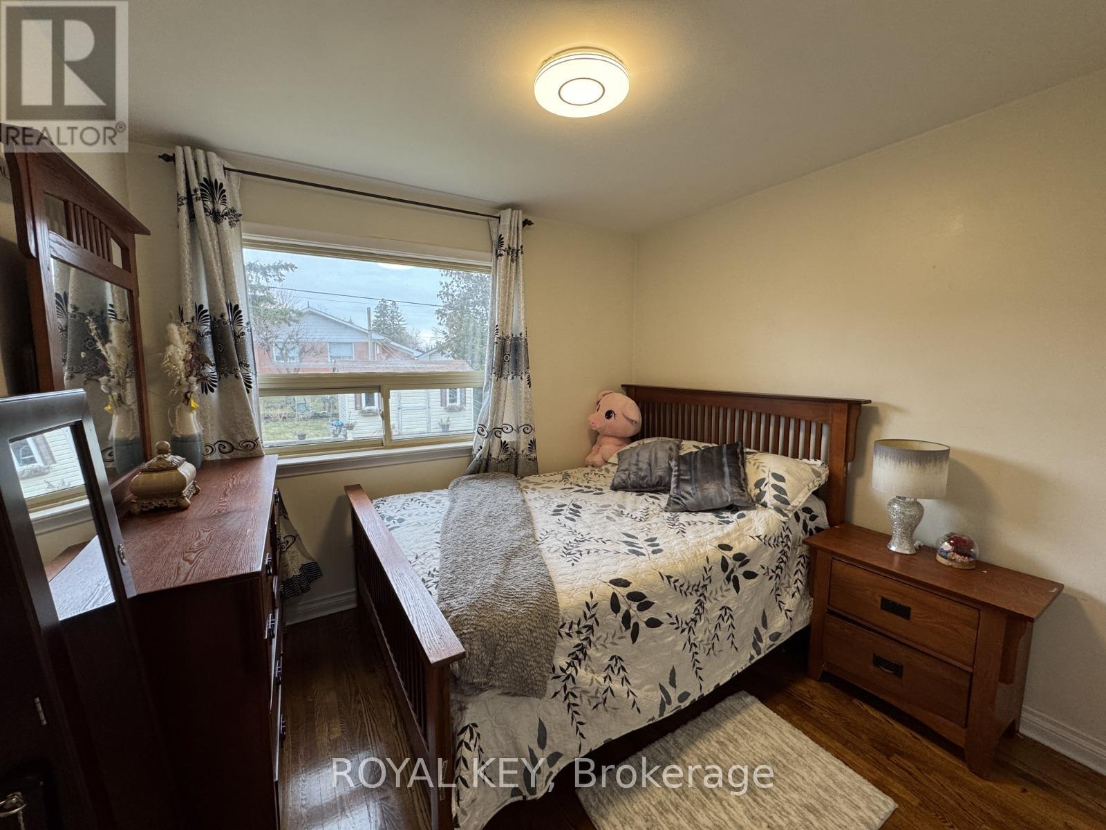 20 Kennebec Crescent, Toronto, Ontario  M9W 2R7 - Photo 14 - W12892834