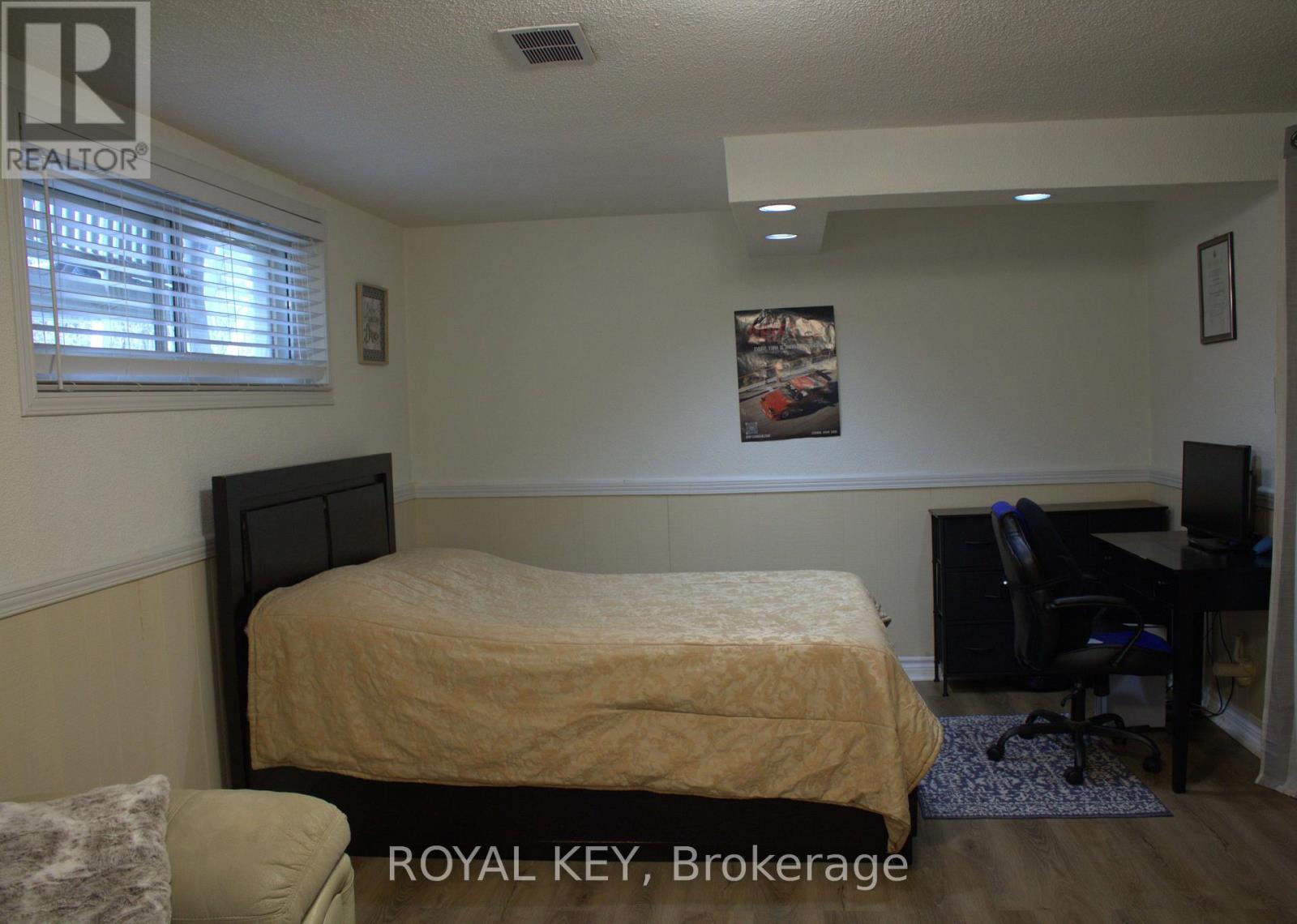 20 Kennebec Crescent, Toronto, Ontario  M9W 2R7 - Photo 21 - W12892834