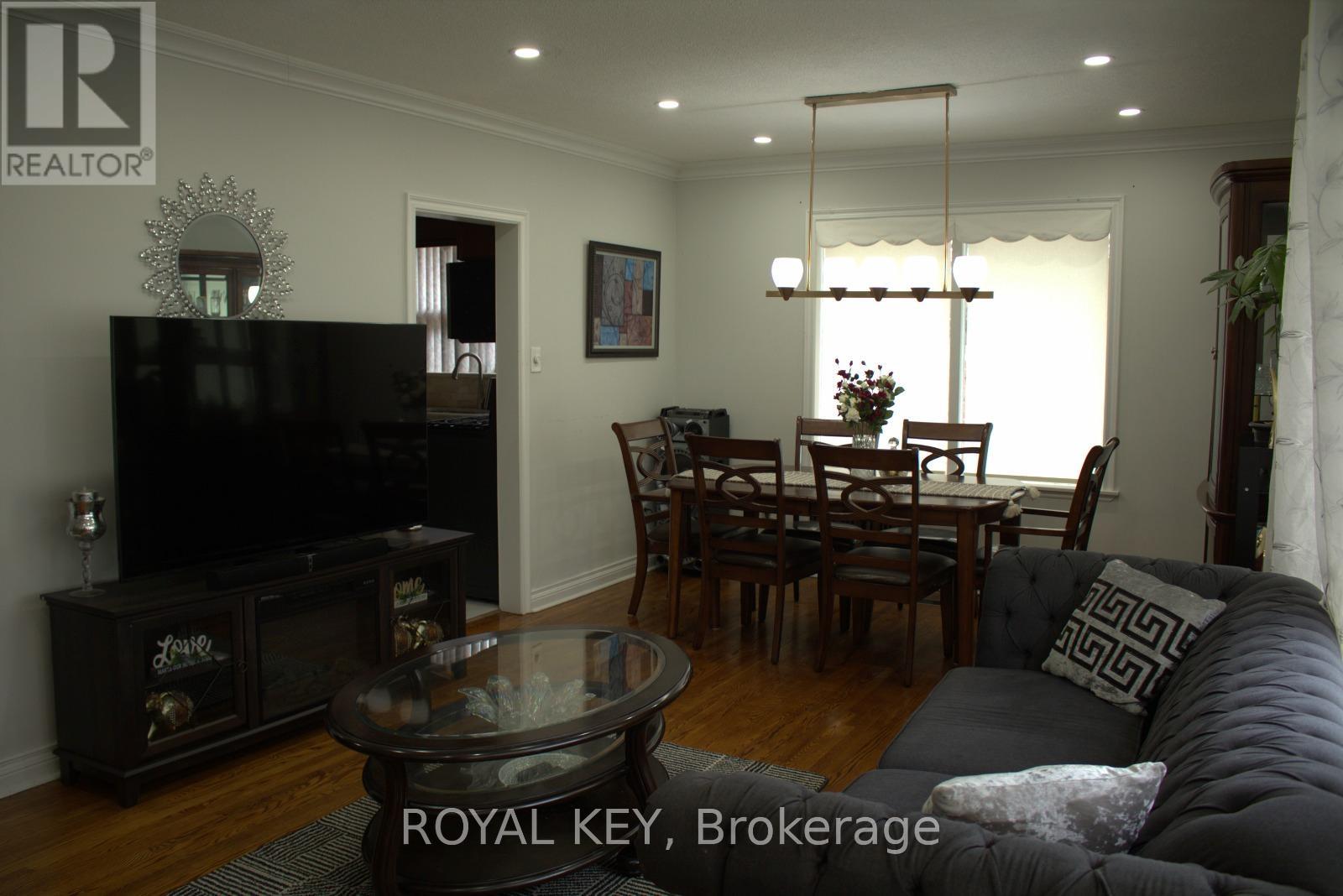 20 Kennebec Crescent, Toronto, Ontario  M9W 2R7 - Photo 11 - W12892834