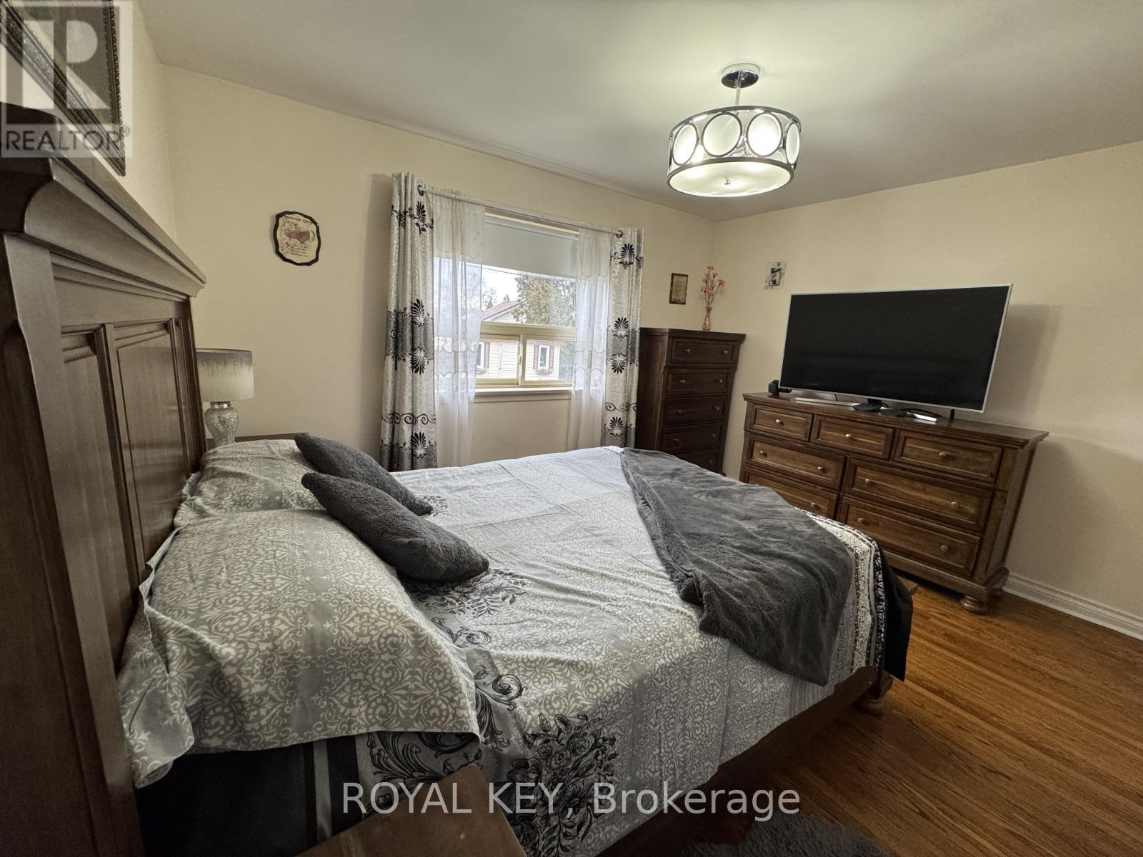20 Kennebec Crescent, Toronto, Ontario  M9W 2R7 - Photo 16 - W12892834