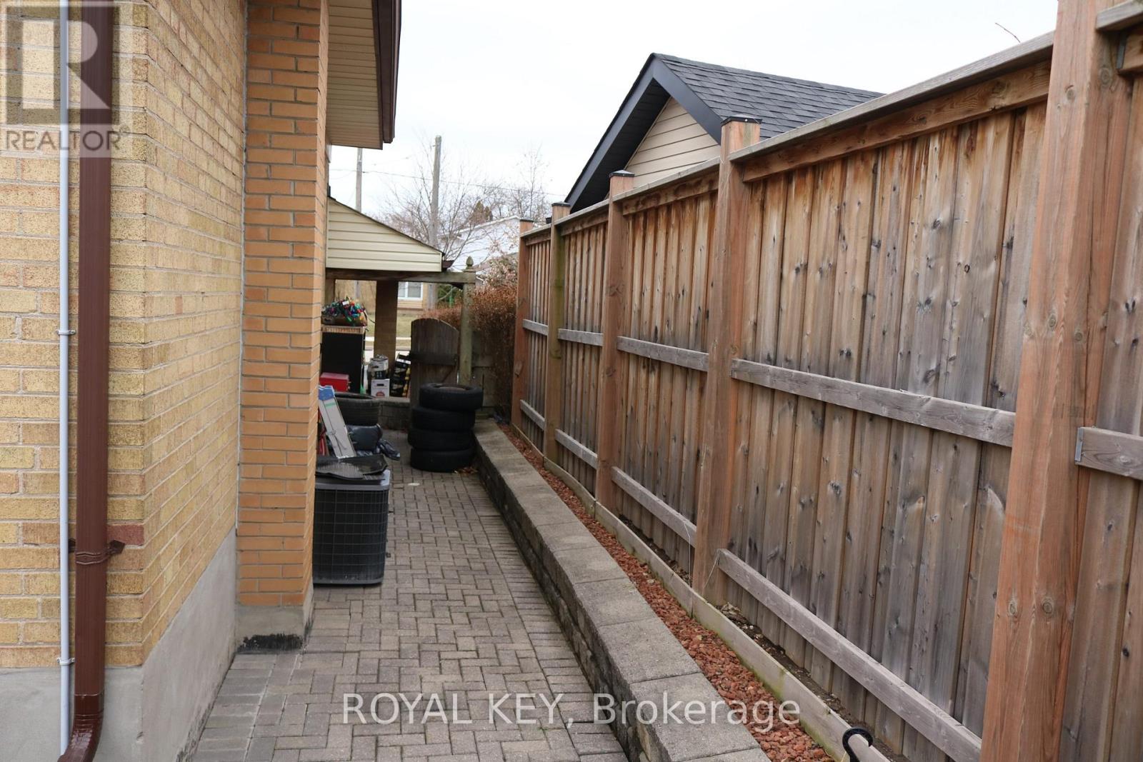 20 Kennebec Crescent, Toronto, Ontario  M9W 2R7 - Photo 26 - W12892834