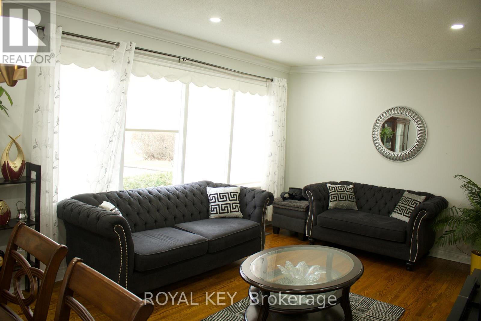 20 Kennebec Crescent, Toronto, Ontario  M9W 2R7 - Photo 5 - W12892834