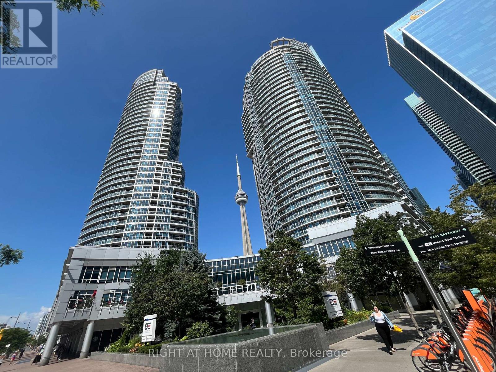 1013 - 208 QUEENS QUAY, Toronto, Ontario