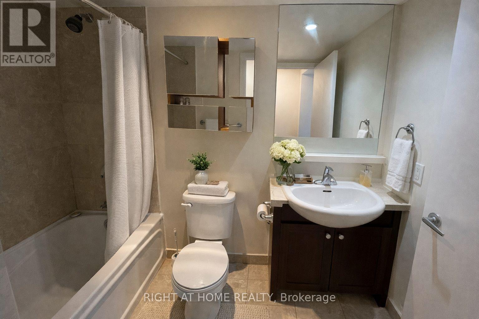 1013 - 208 Queens Quay, Toronto, Ontario  M5J 2Y5 - Photo 10 - C12895132