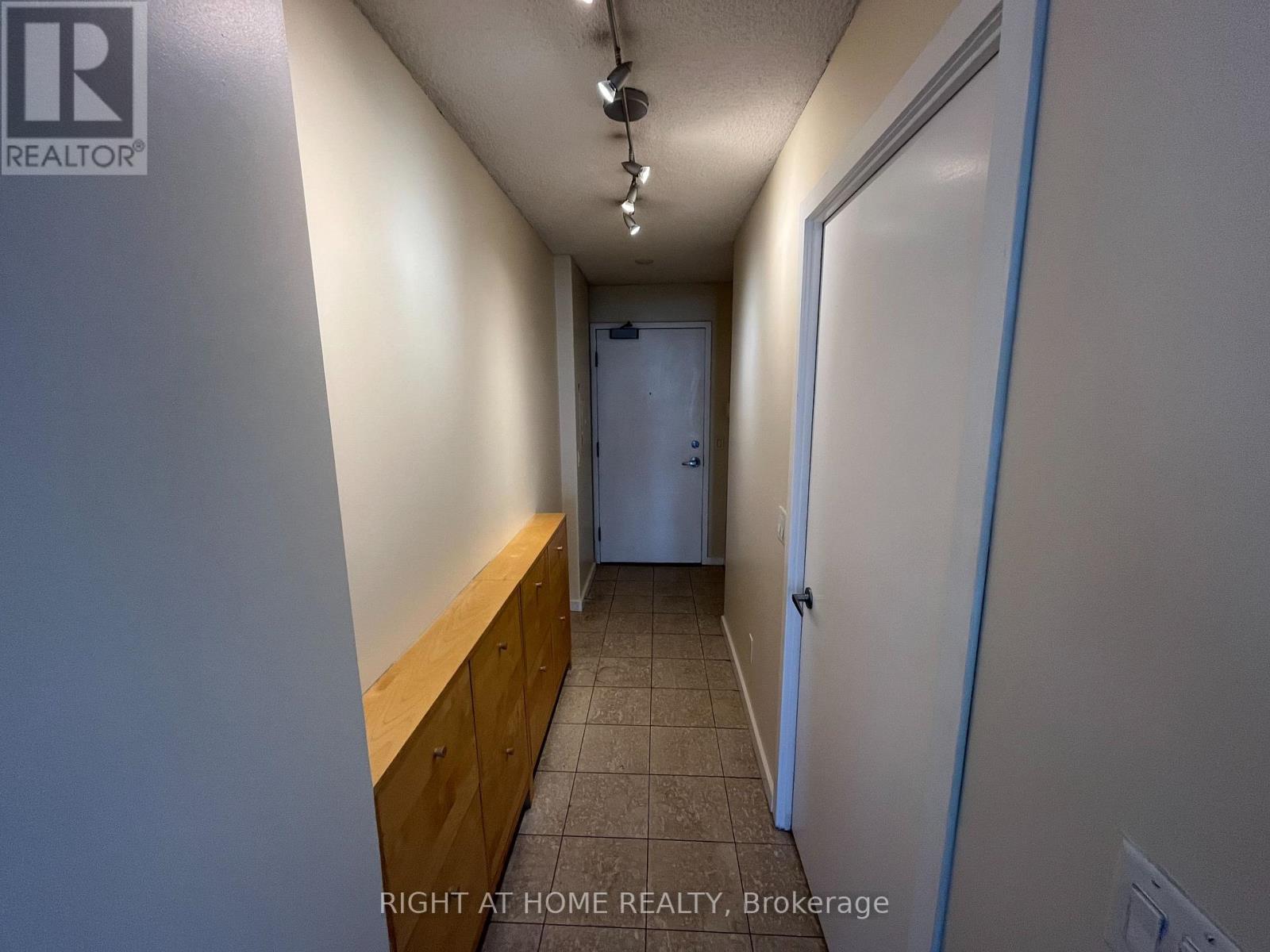 1013 - 208 Queens Quay, Toronto, Ontario  M5J 2Y5 - Photo 2 - C12895132