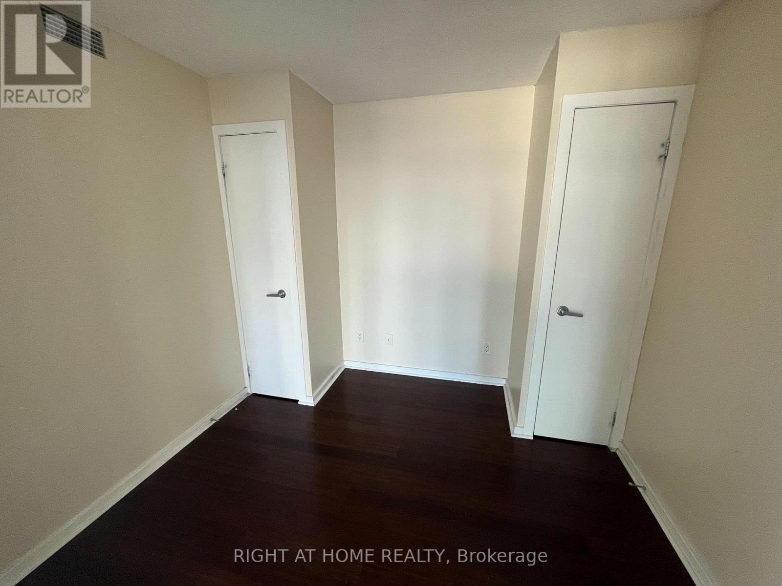 1013 - 208 Queens Quay, Toronto, Ontario  M5J 2Y5 - Photo 9 - C12895132