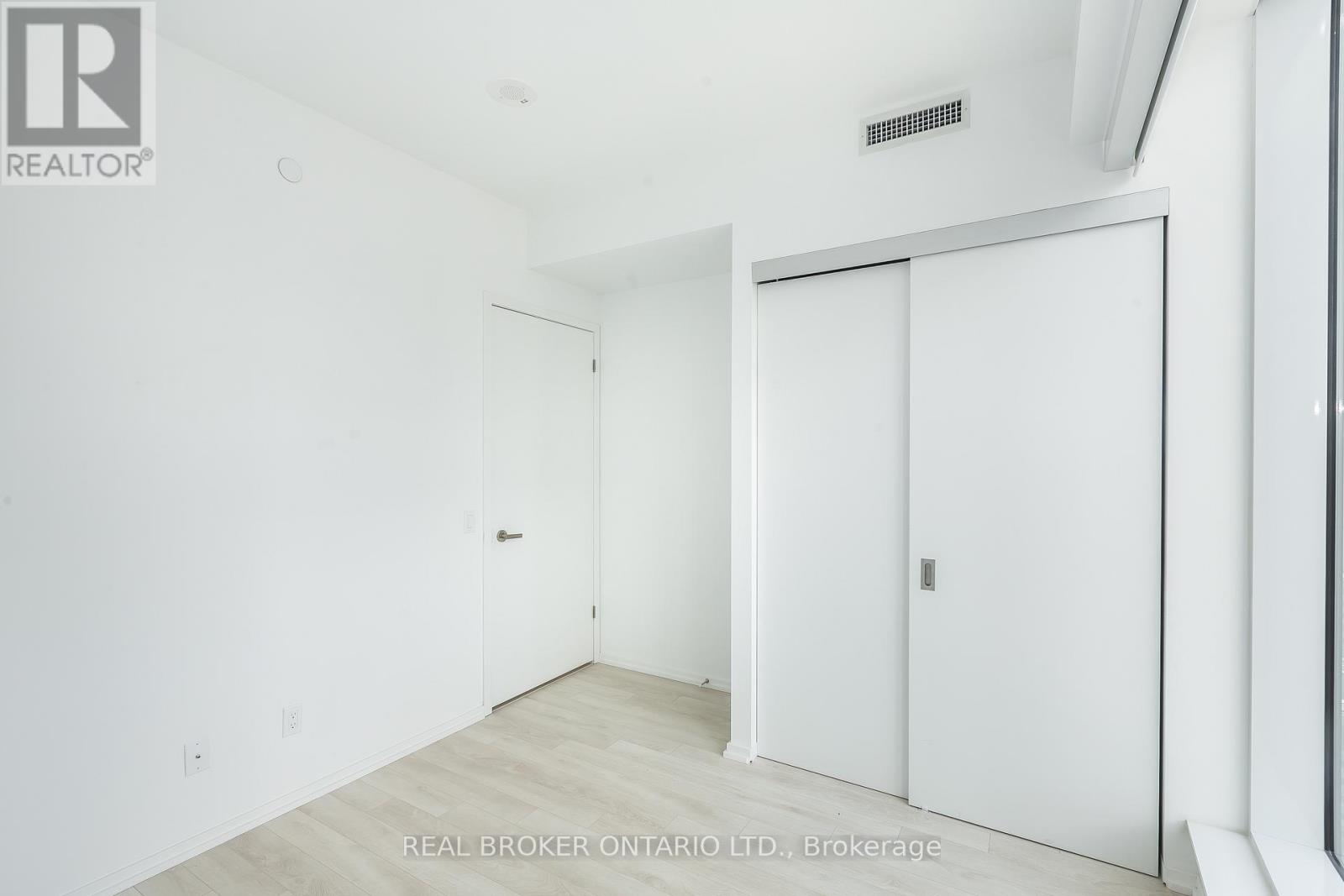 2801 - 197 Yonge Street, Toronto, Ontario  M5B 0C1 - Photo 18 - C12895134