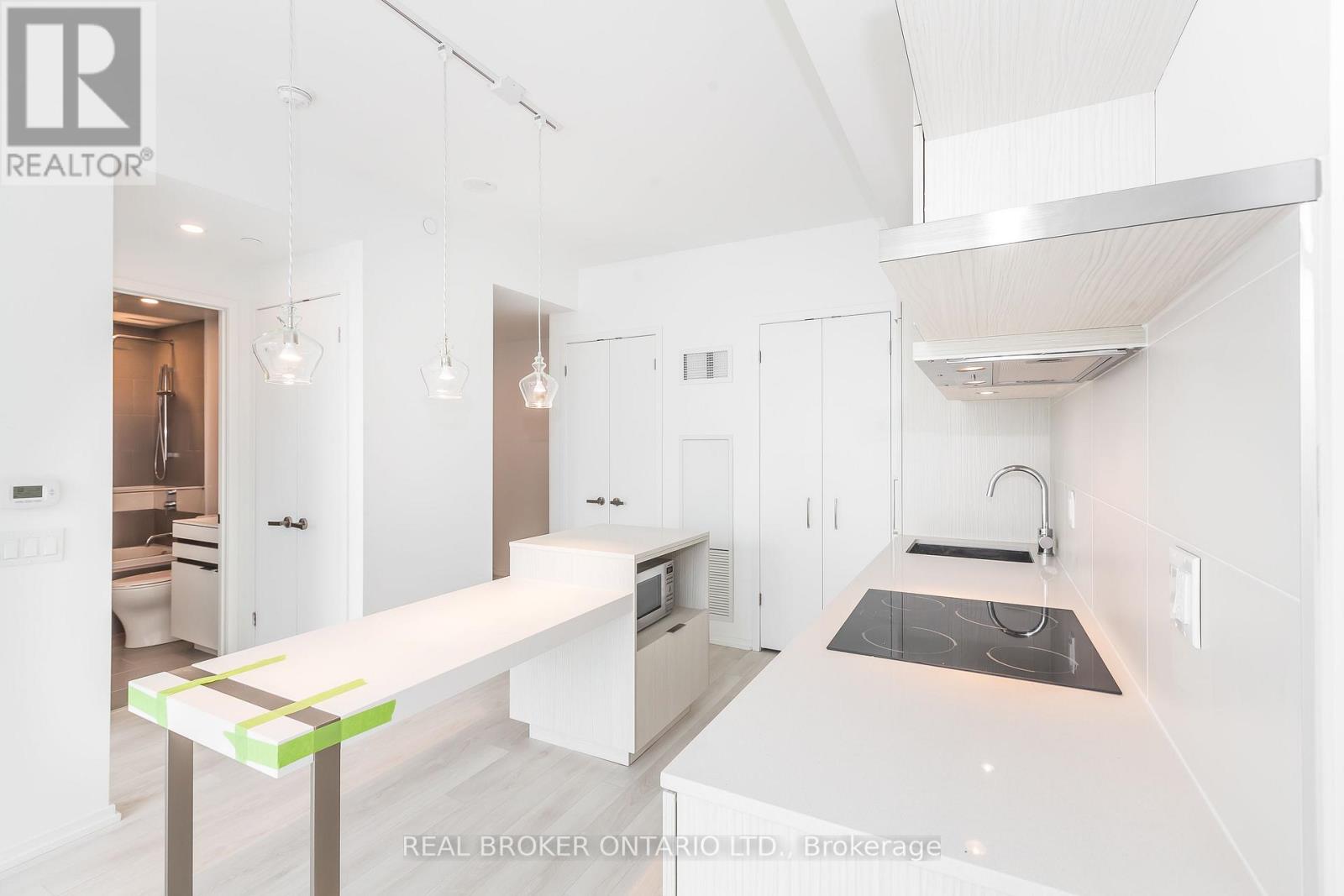 2801 - 197 Yonge Street, Toronto, Ontario  M5B 0C1 - Photo 7 - C12895134