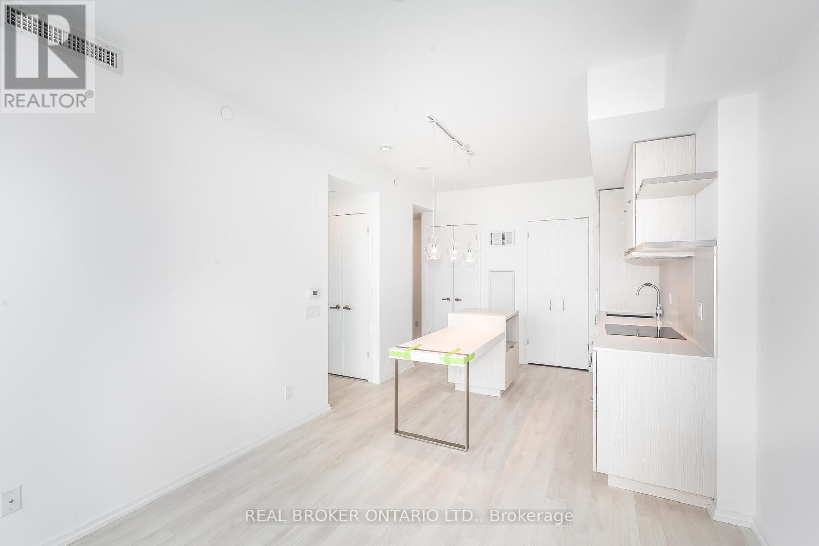 2801 - 197 Yonge Street, Toronto, Ontario  M5B 0C1 - Photo 8 - C12895134