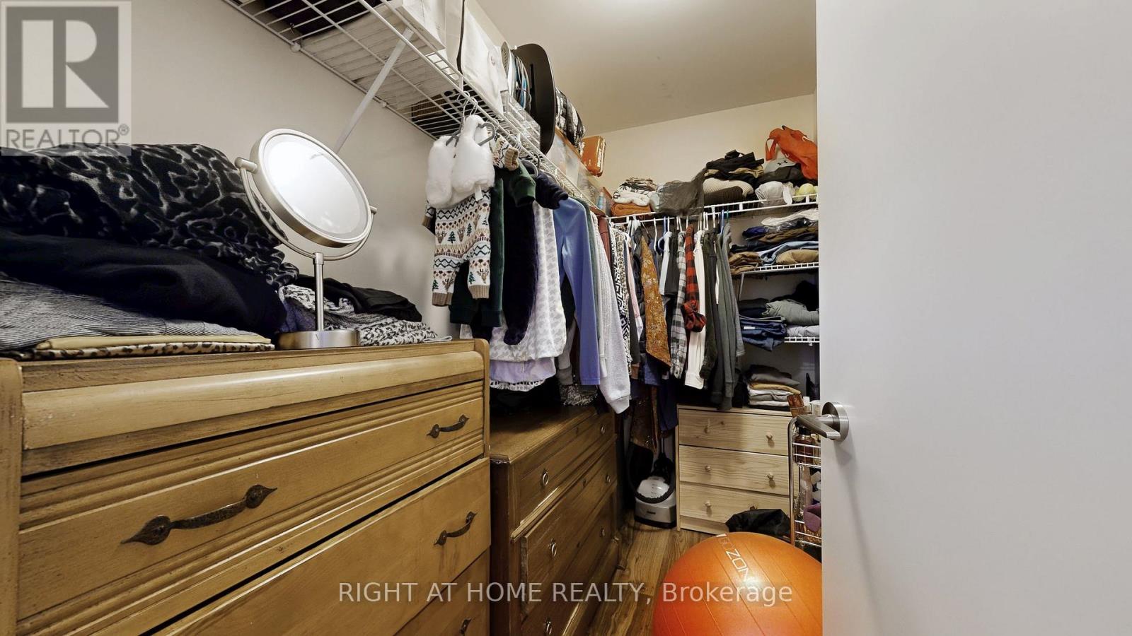 1206 - 260 Sackville Street, Toronto, Ontario  M5A 0B3 - Photo 9 - C12895210