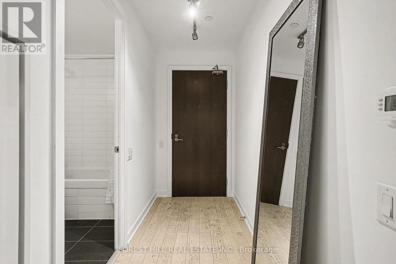 301 - 11 Charlotte Street, Toronto, Ontario  M5V 0M6 - Photo 2 - C12895234